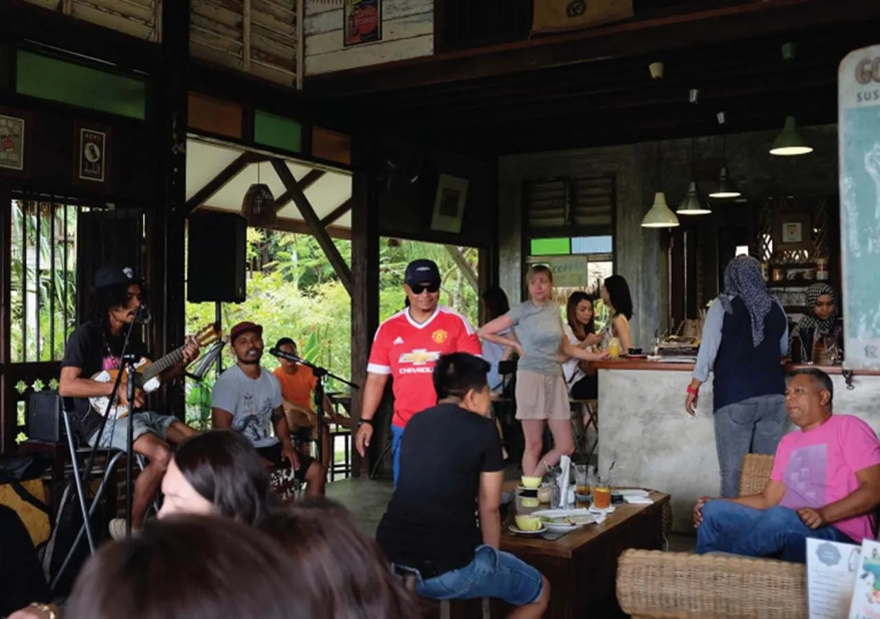 Food and drinks in Panji Panji Tropical Wooden Home