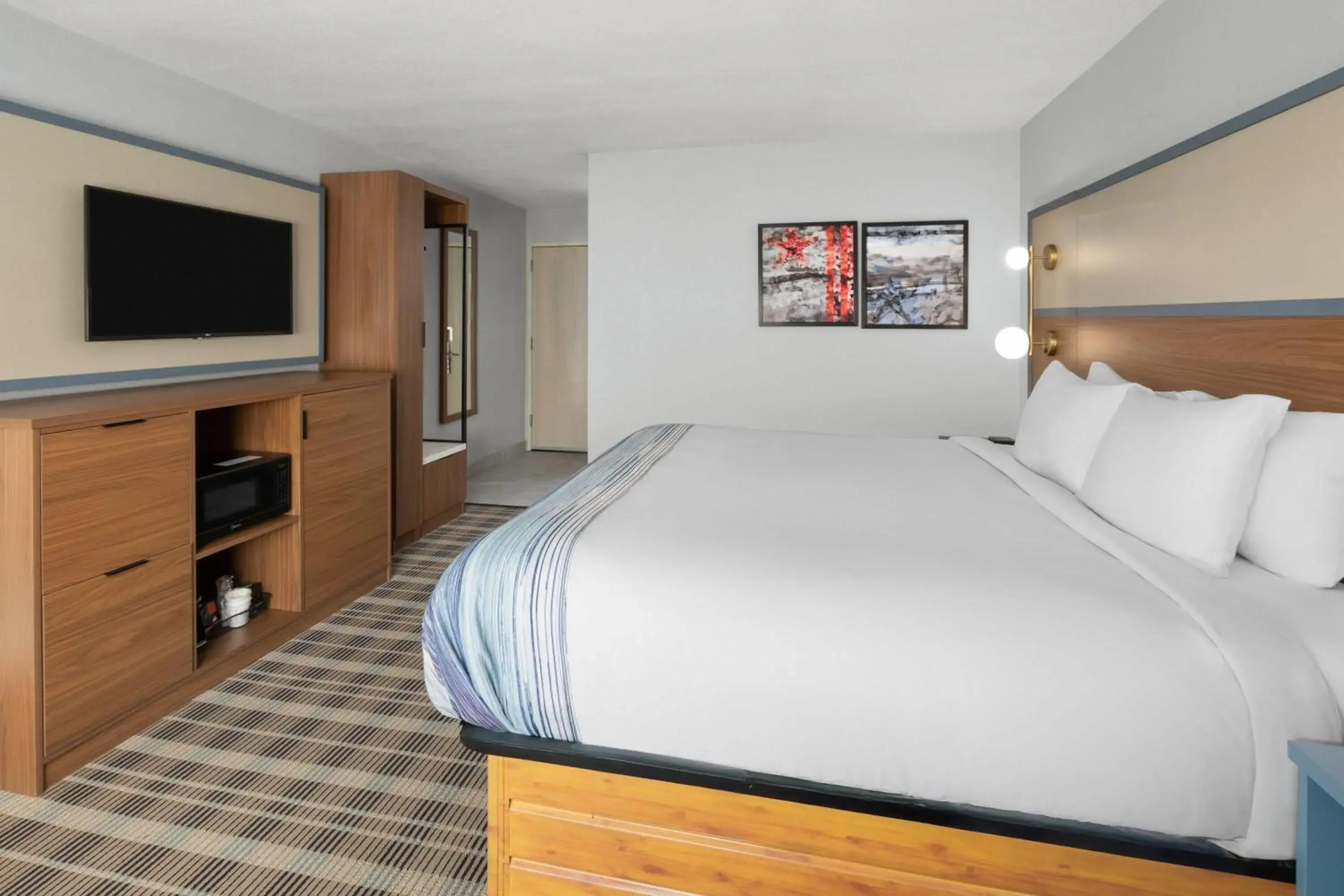 King Room - Non-Smoking in AmericInn by Wyndham Douglas/Saugatuck King Room - Non-Smoking in AmericInn by Wyndham Douglas/Saugatuck