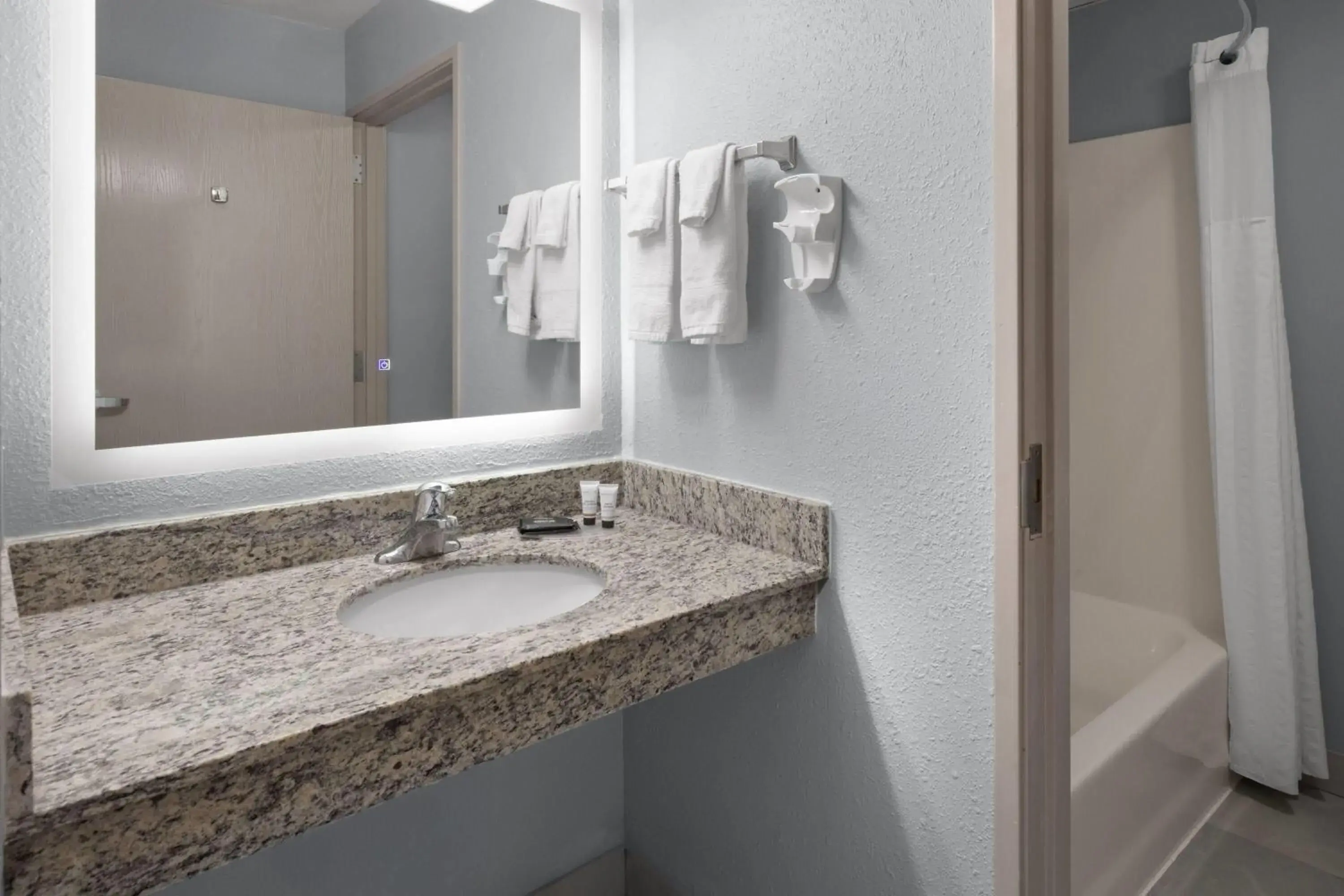 Queen Room with Two Queen Beds - Dog Friendly/Non-Smoking in AmericInn by Wyndham Douglas/Saugatuck Queen Room with Two Queen Beds - Dog Friendly/Non-Smoking in AmericInn by Wyndham Douglas/Saugatuck