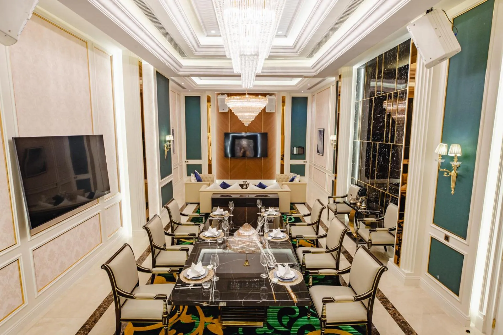 Restaurant/places to eat in THE PREMIER PALACE HOTEL AND SPA