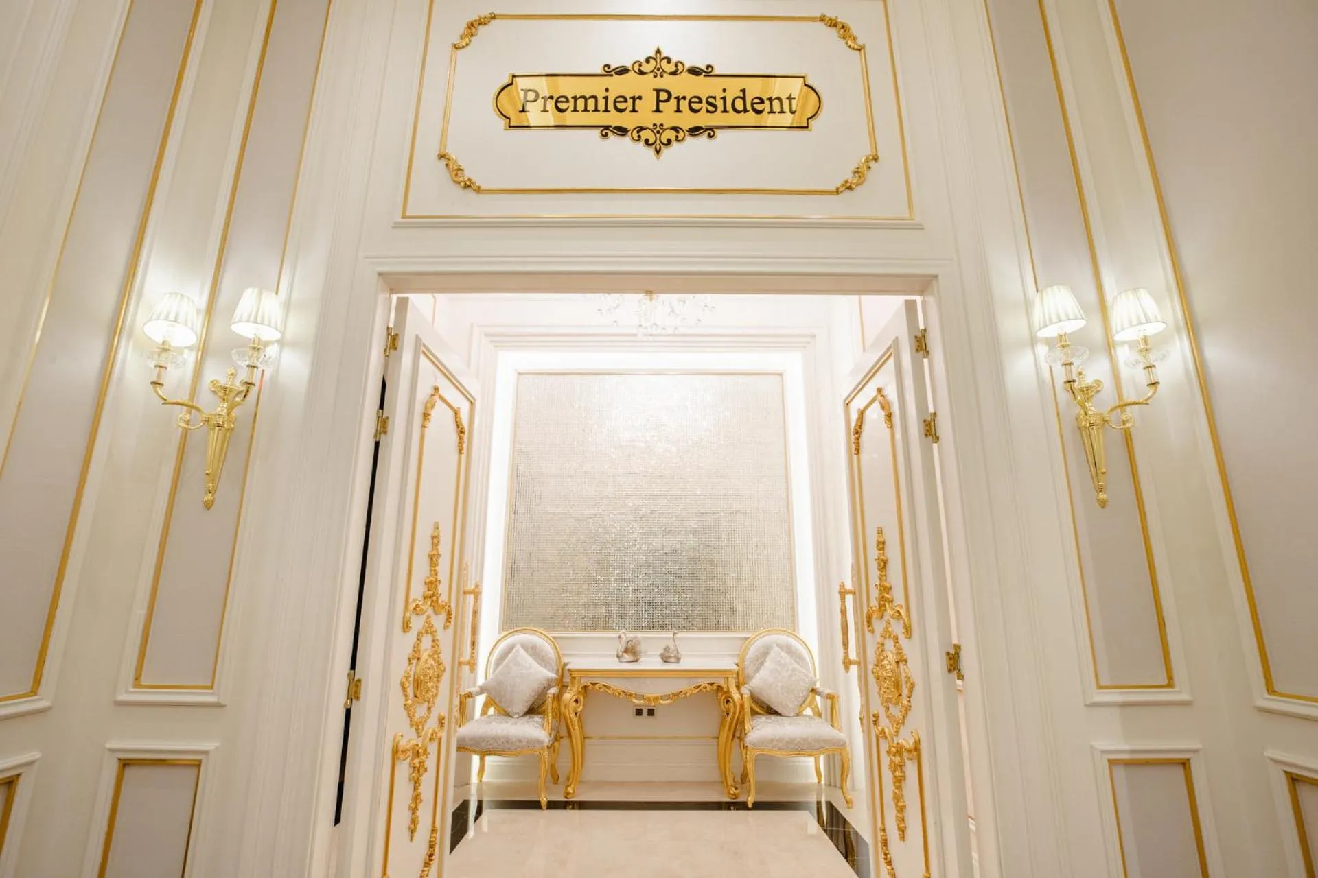 Restaurant/places to eat in THE PREMIER PALACE HOTEL AND SPA