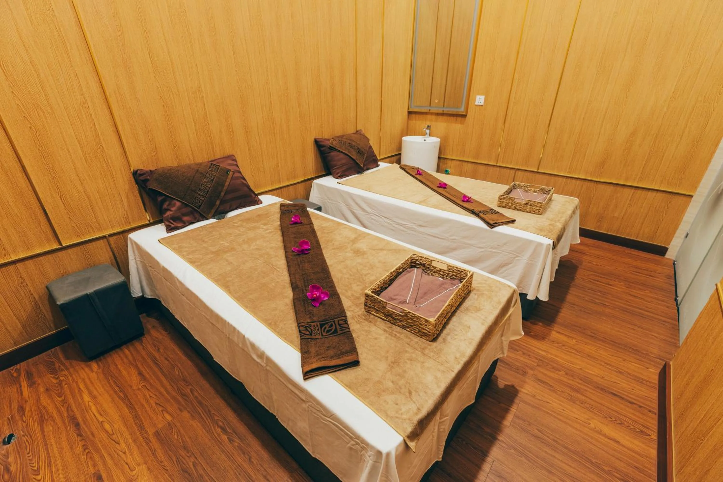 Spa and wellness centre/facilities, Bed in THE PREMIER PALACE HOTEL AND SPA