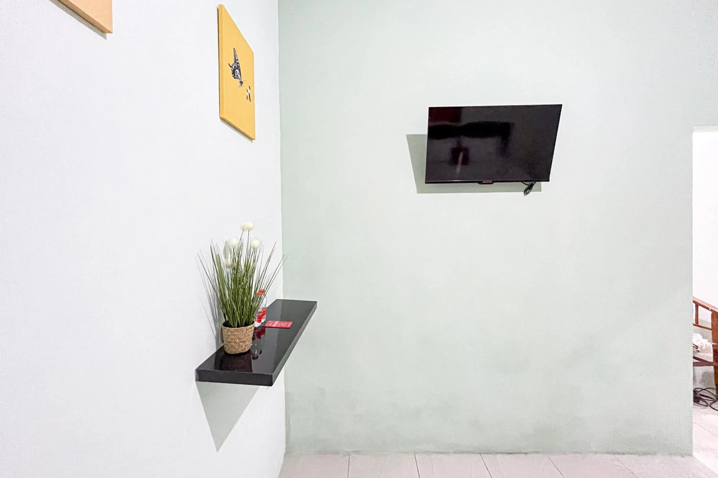 TV and multimedia in RedDoorz Syariah near RS Bhayangkara Nganjuk