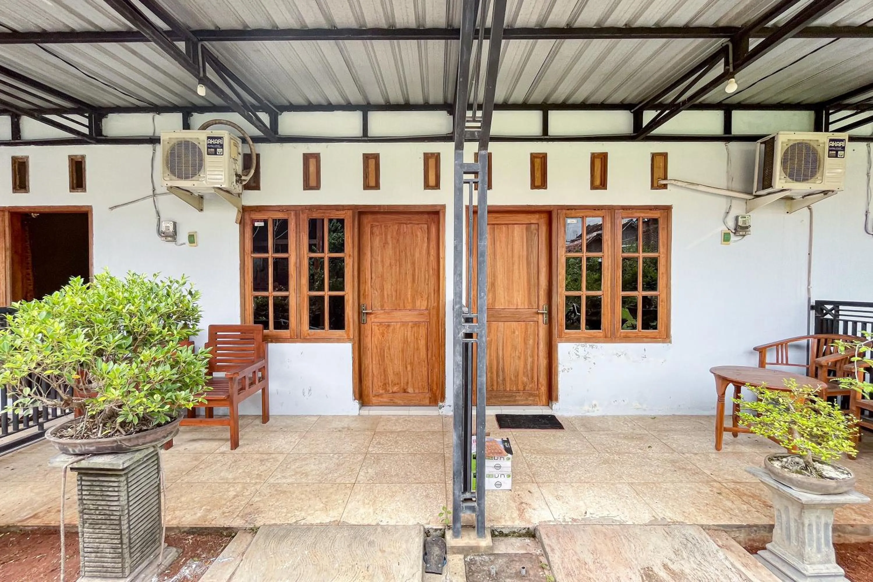 Balcony/Terrace in RedDoorz Syariah near RS Bhayangkara Nganjuk