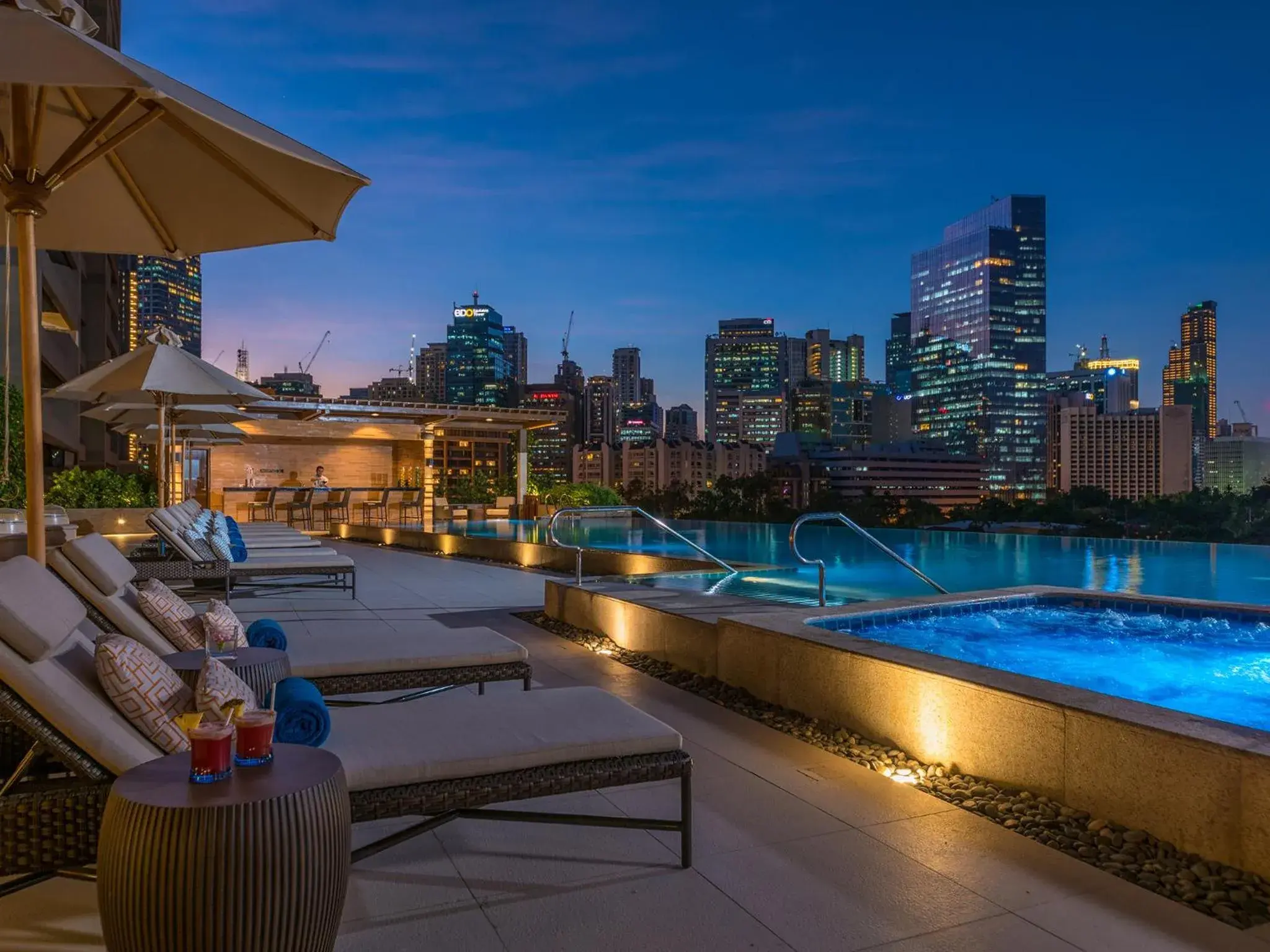 Swimming pool in Discovery Primea Swimming pool in Discovery Primea