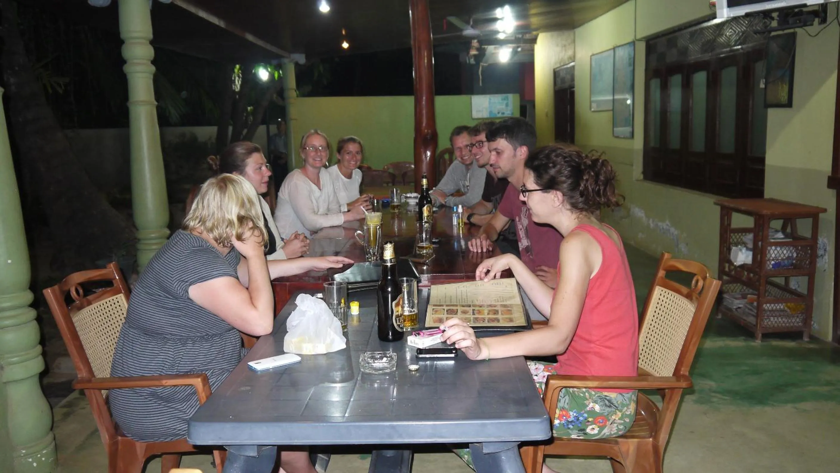 Restaurant/places to eat in Traveller's Home Hotel