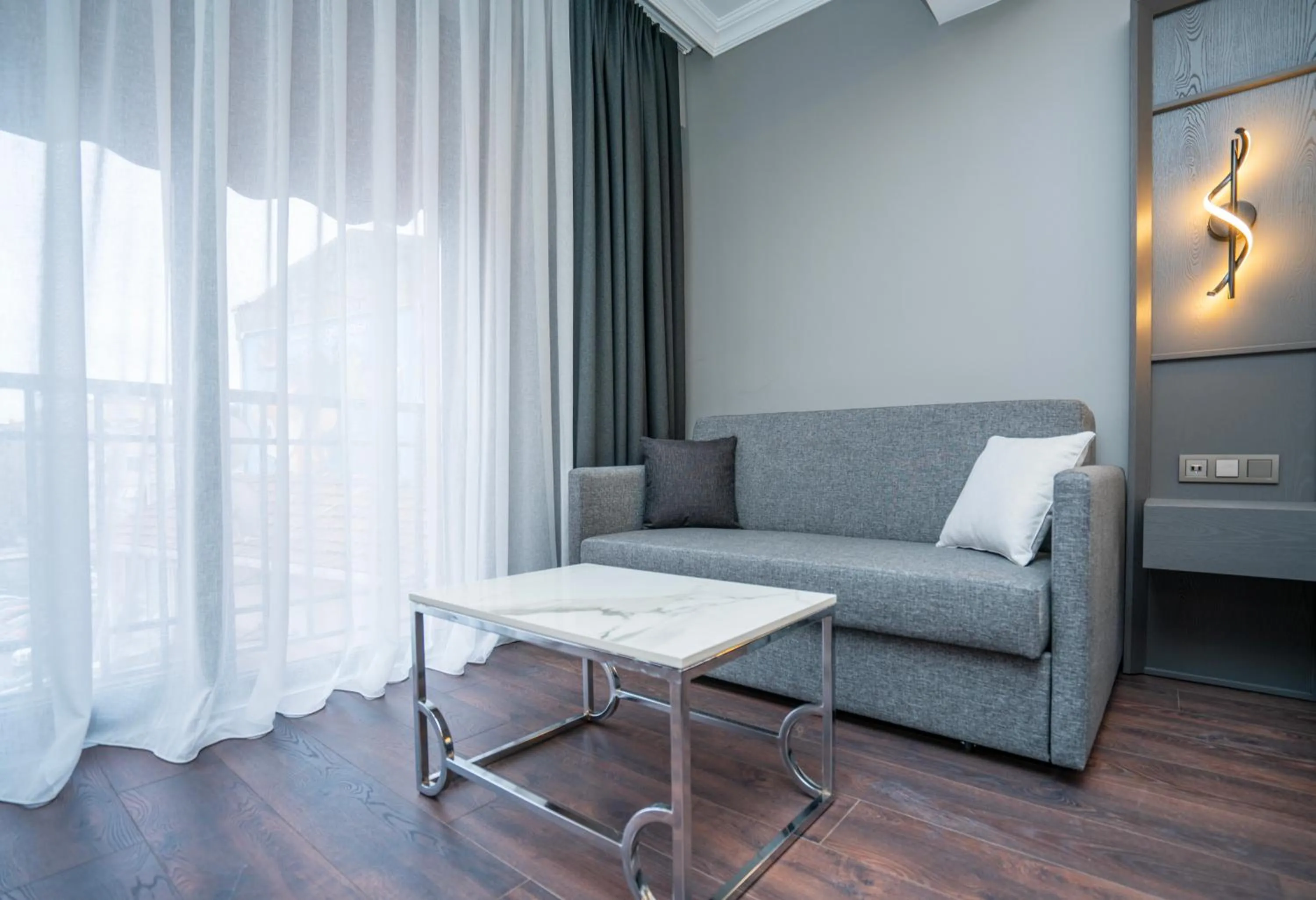 Seating area in 216 Style Suite