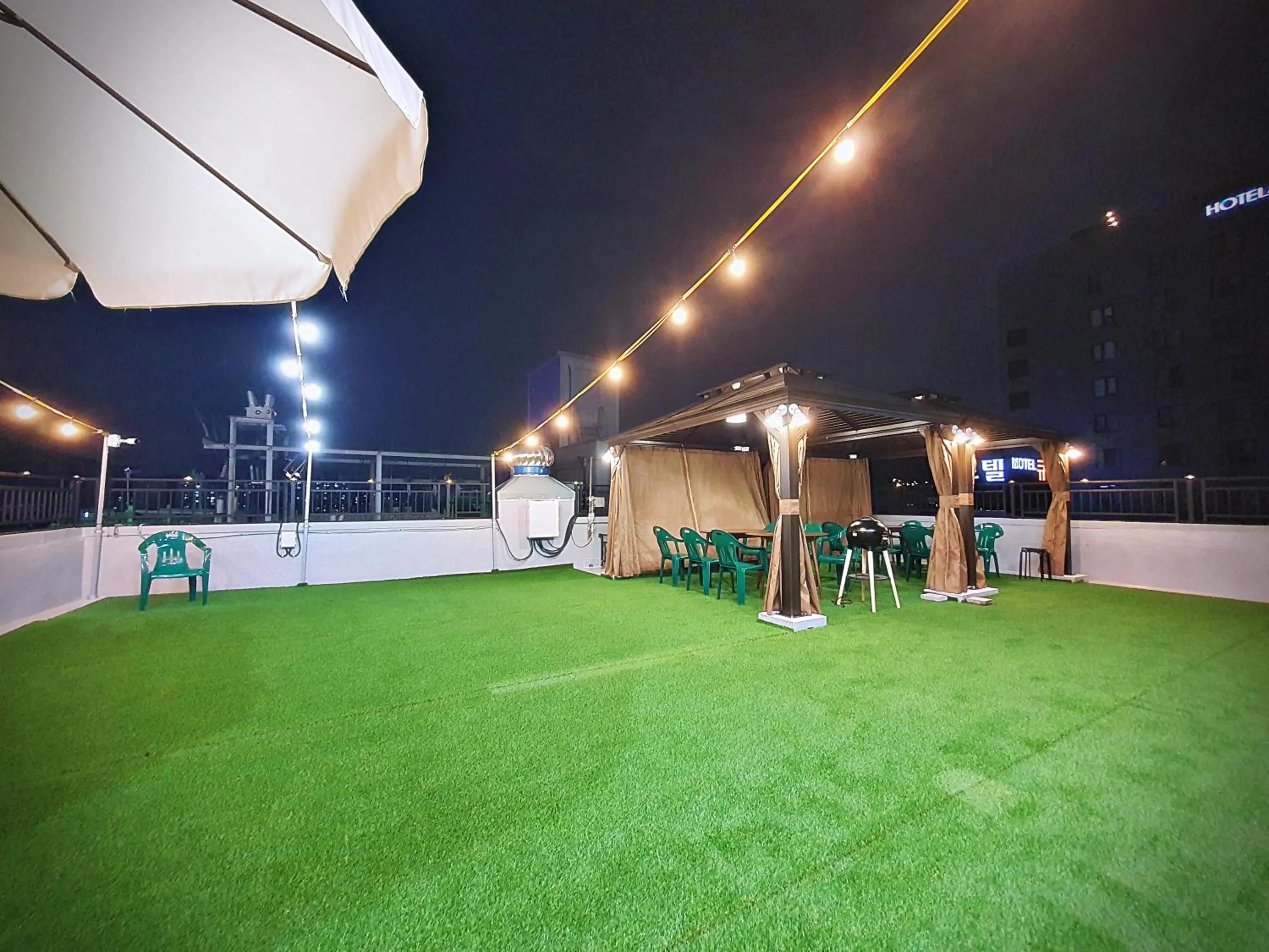 BBQ facilities in Bluebird Hotel