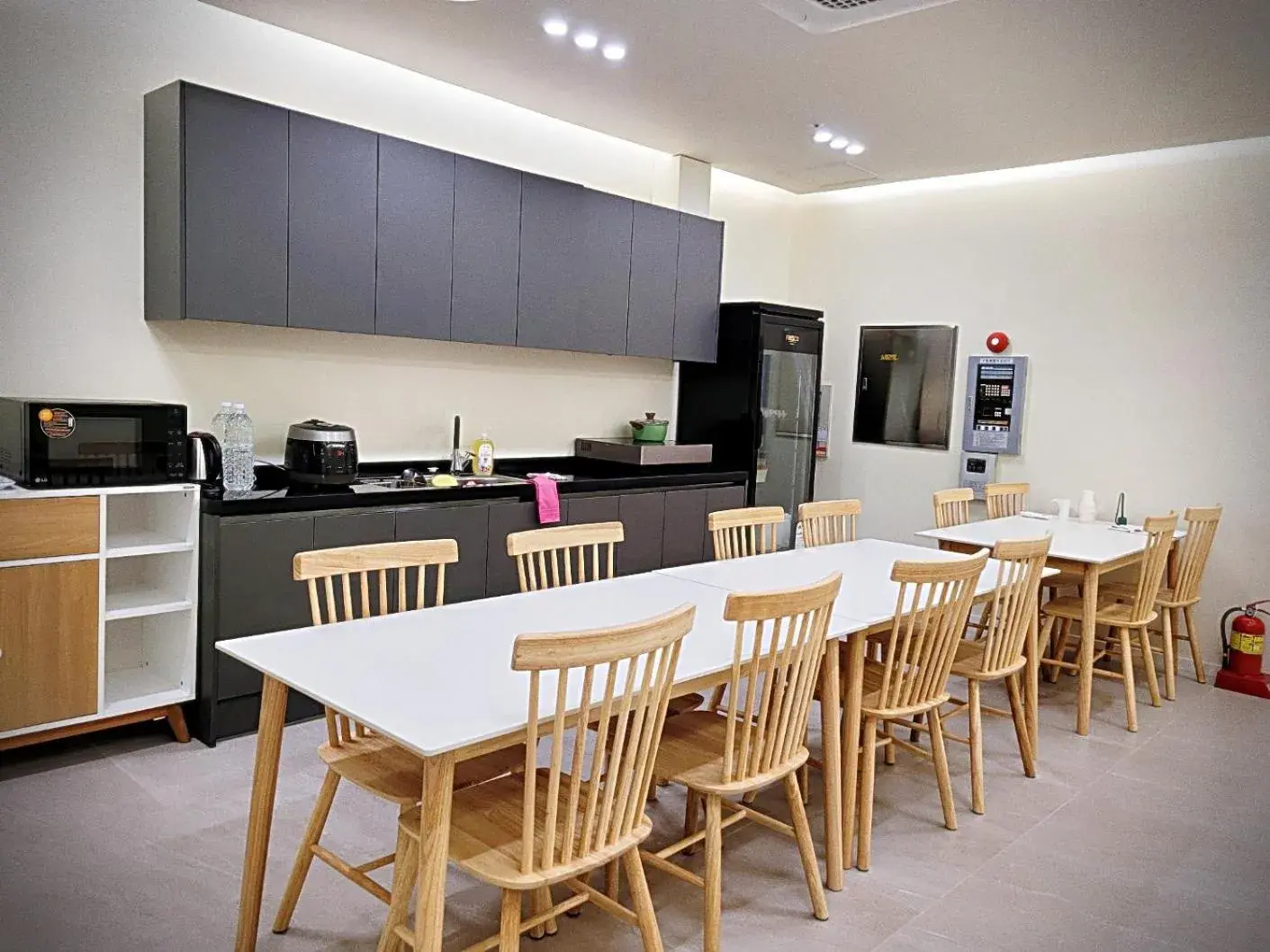 Restaurant/places to eat in Bluebird Hotel Restaurant/places to eat in Bluebird Hotel