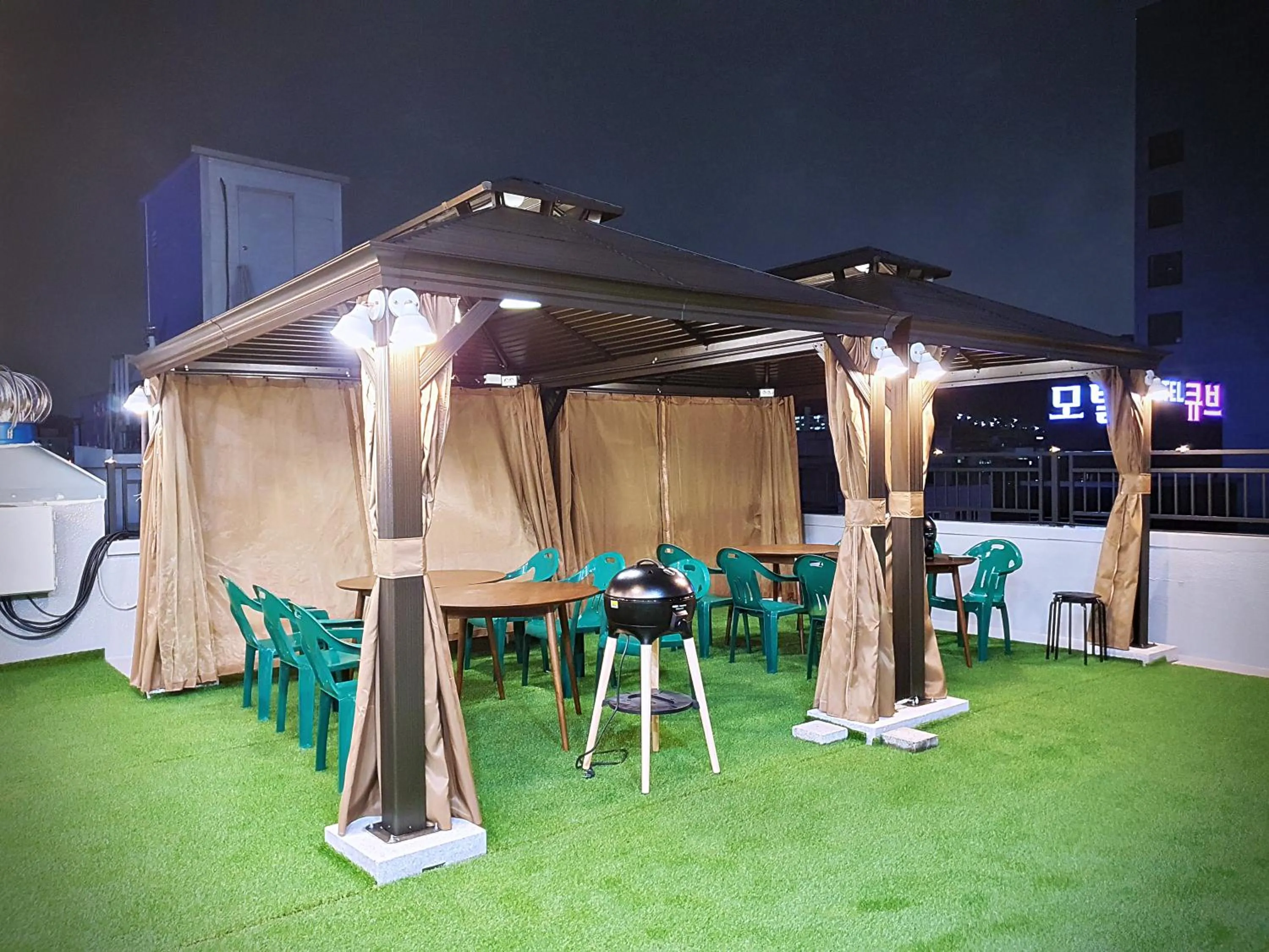 BBQ facilities in Bluebird Hotel