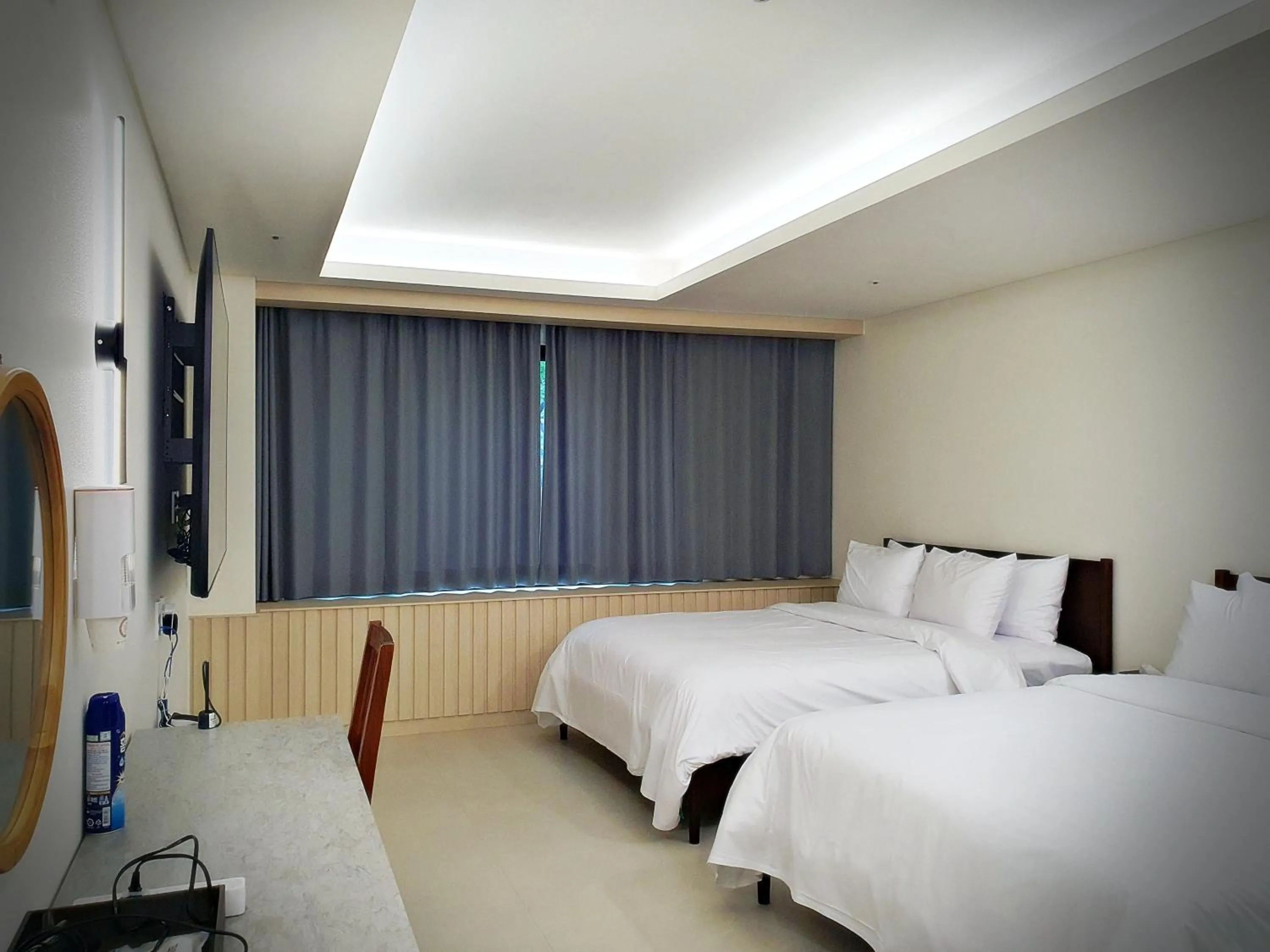 Bedroom, Bed in Bluebird Hotel