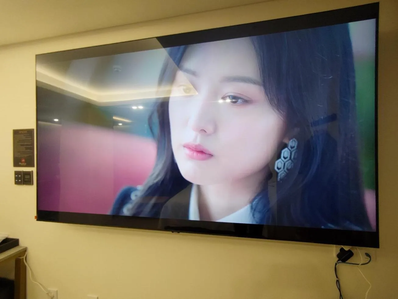 TV and multimedia in Bluebird Hotel