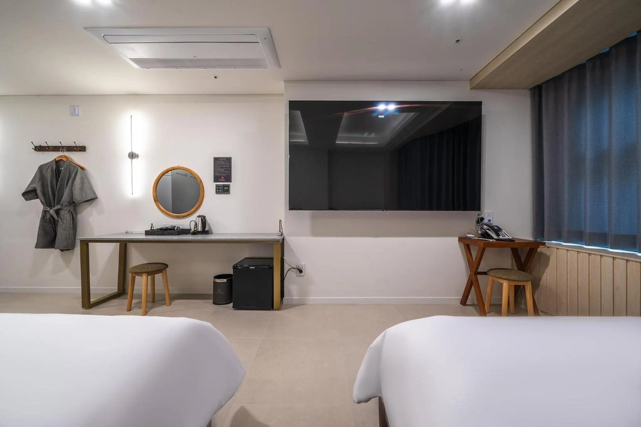 Bedroom, Bed in Bluebird Hotel