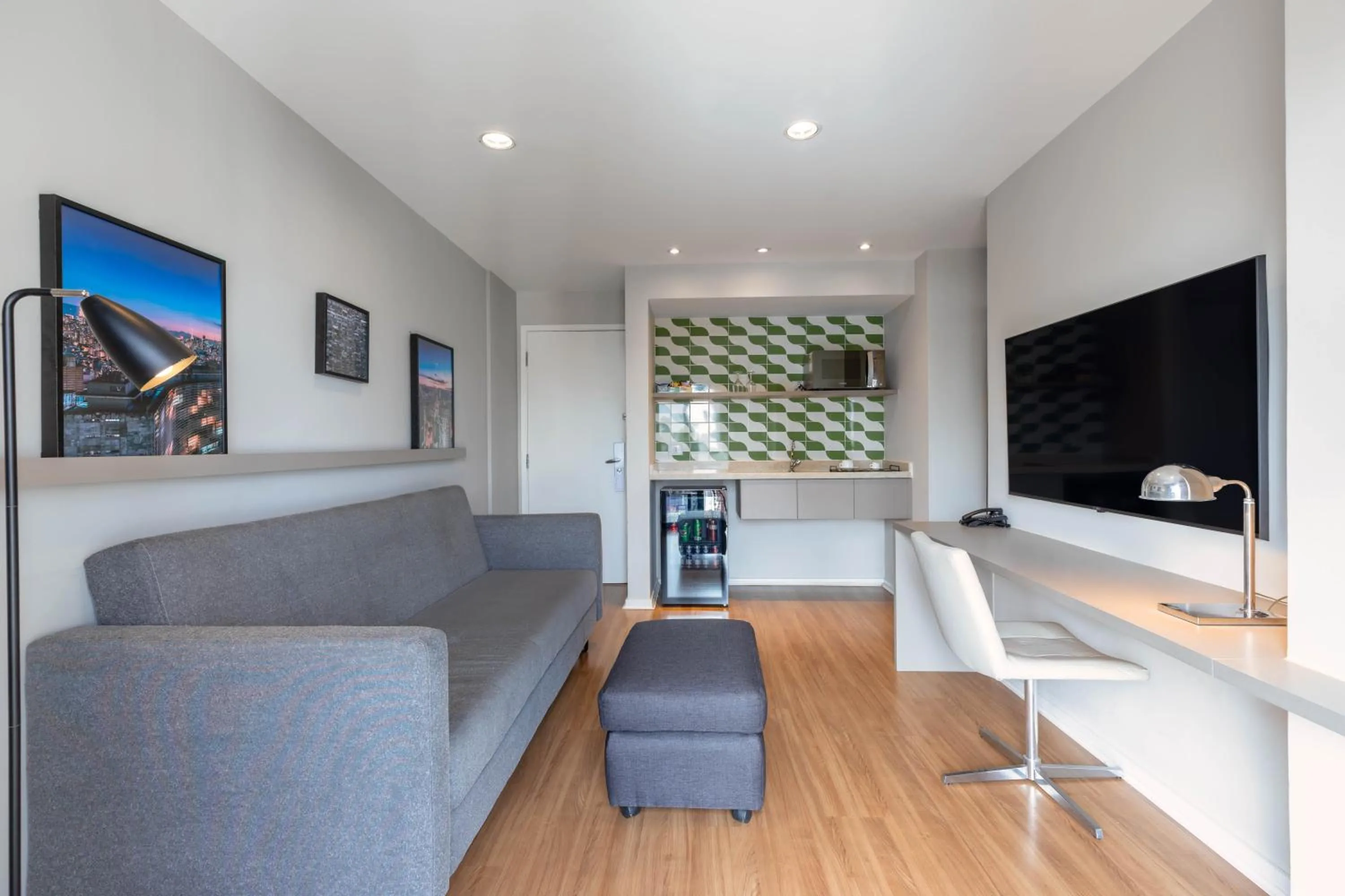 Communal lounge/ TV room in Mercure Sao Paulo Moema