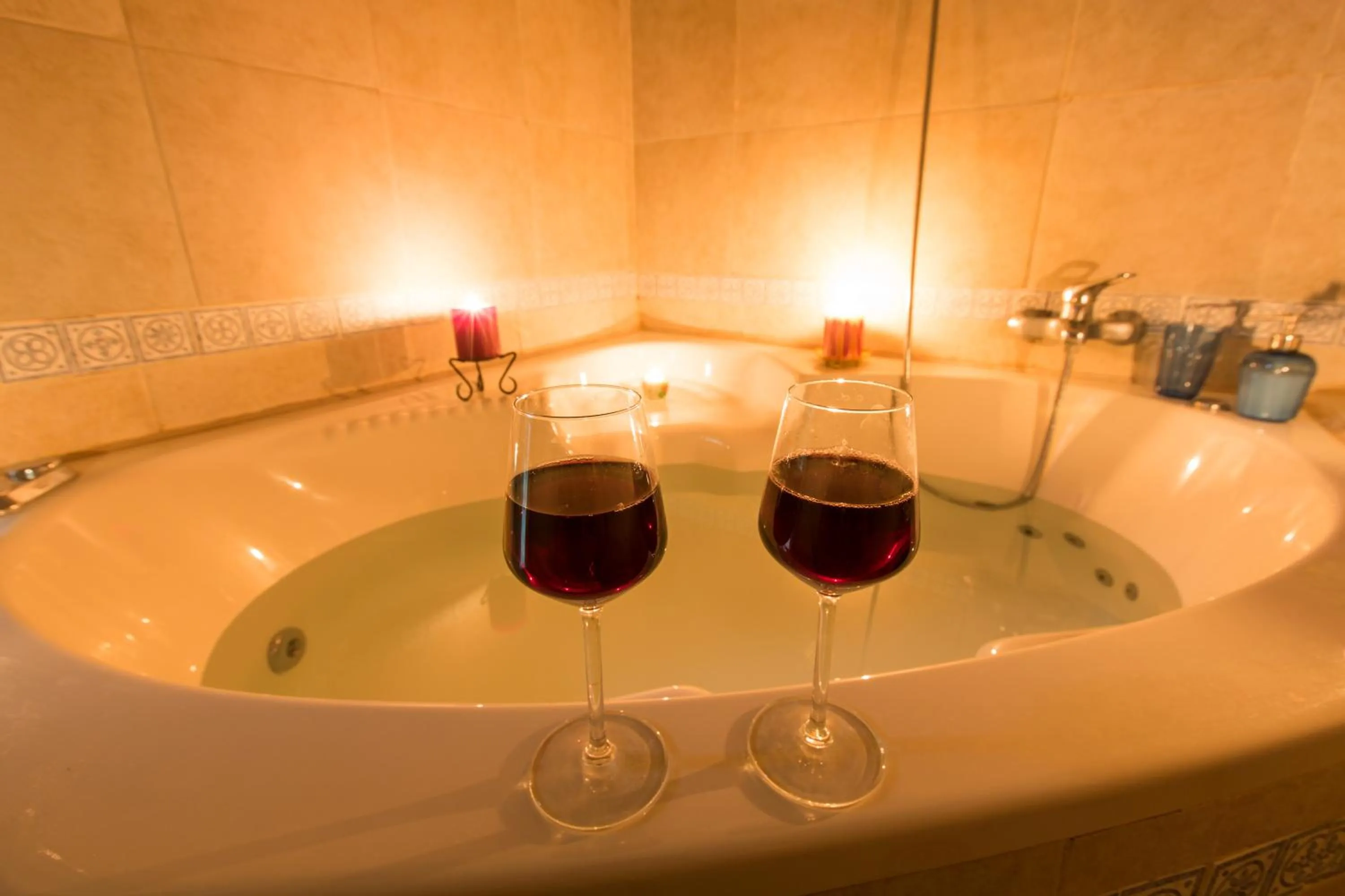 Hot Tub in Leyad Hashmura Lodging
