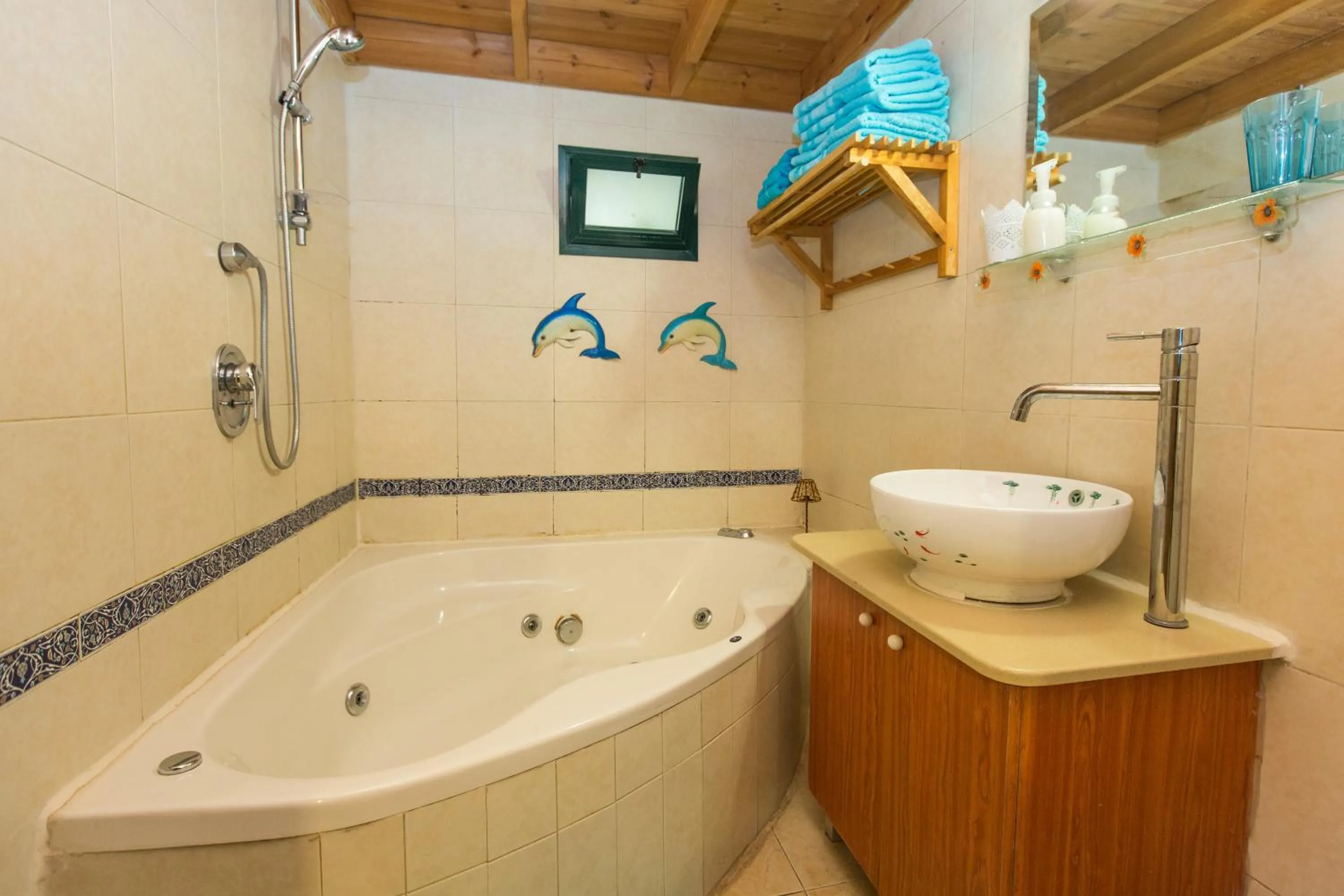 Bathroom in Leyad Hashmura Lodging