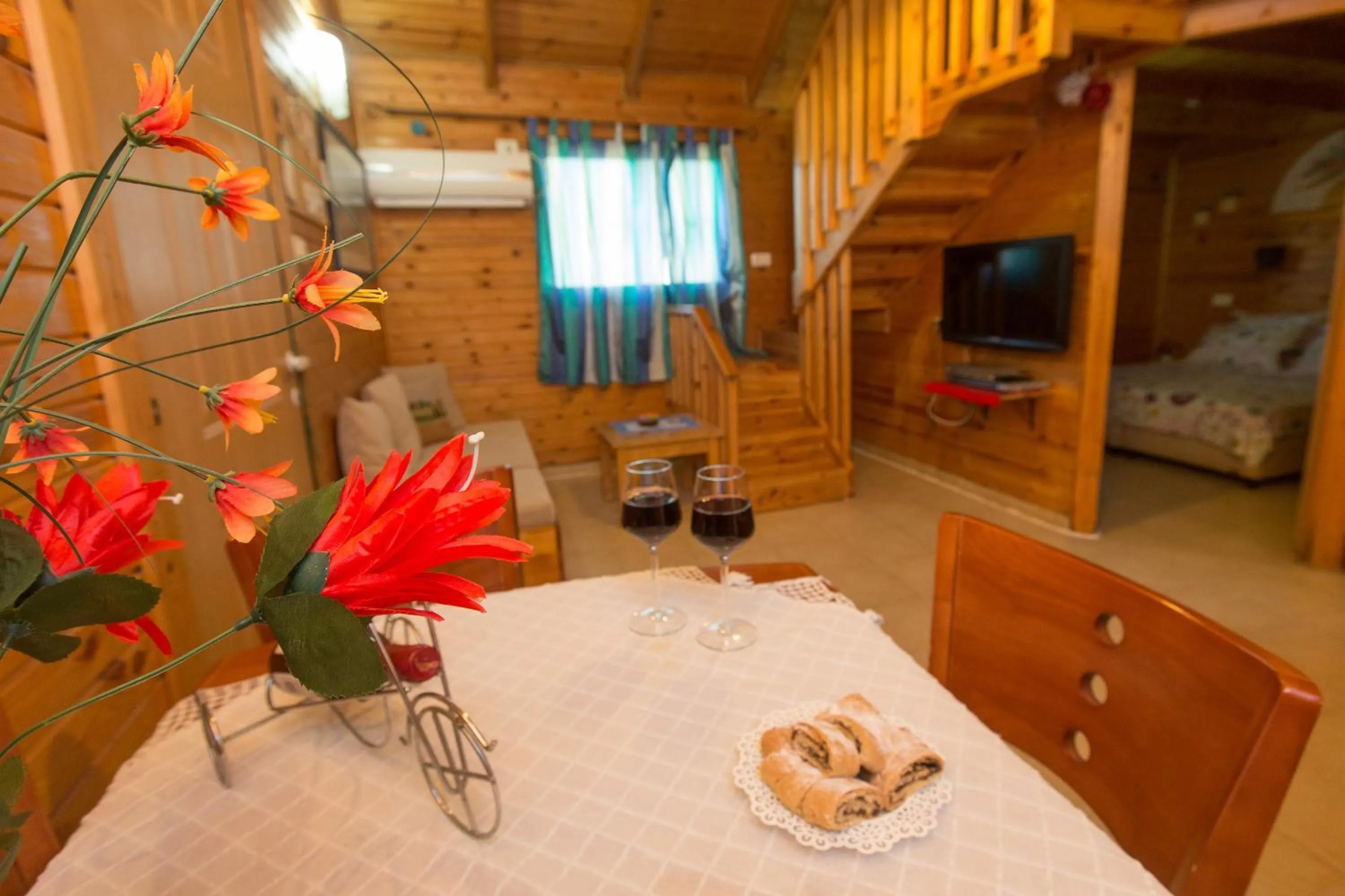 Photo of the whole room, Bed in Leyad Hashmura Lodging