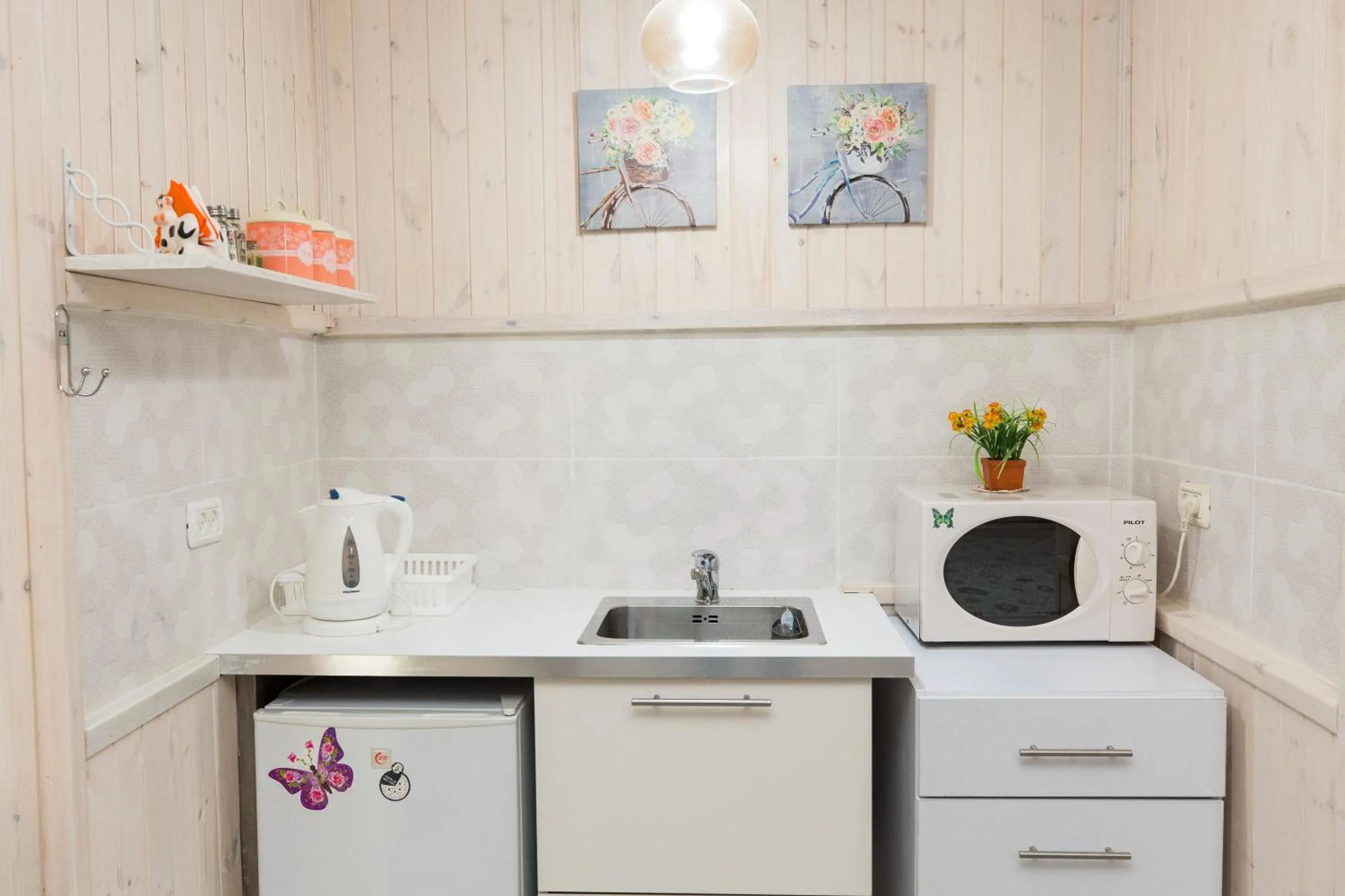 Leyad Hashmura Lodging