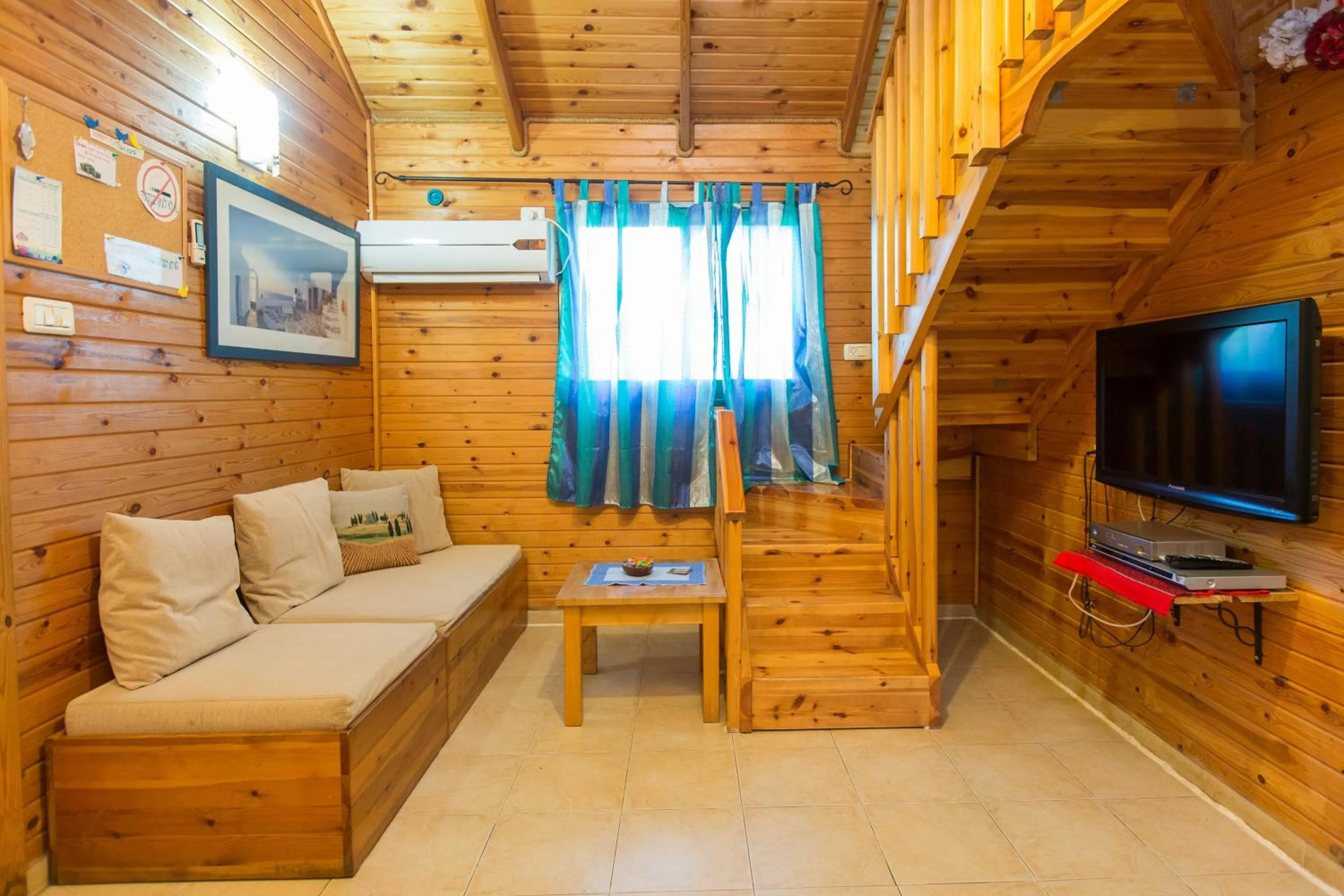 Living room in Leyad Hashmura Lodging