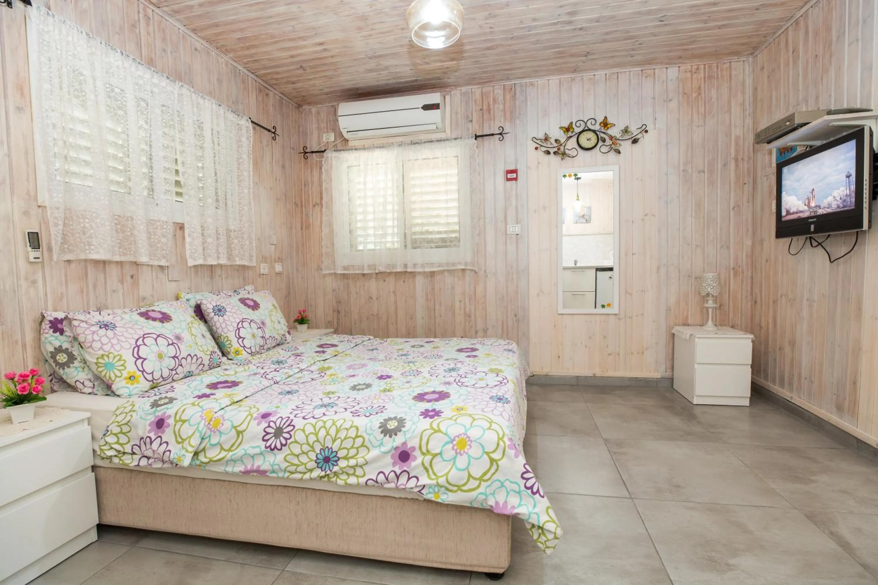 Bed in Leyad Hashmura Lodging