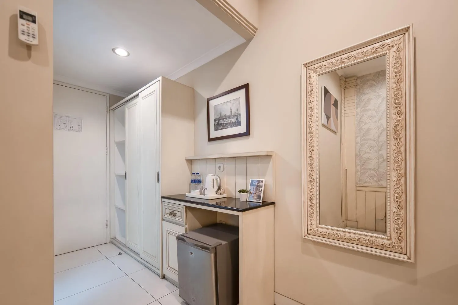 minibar in Cove Ottenville Boutique Hotel