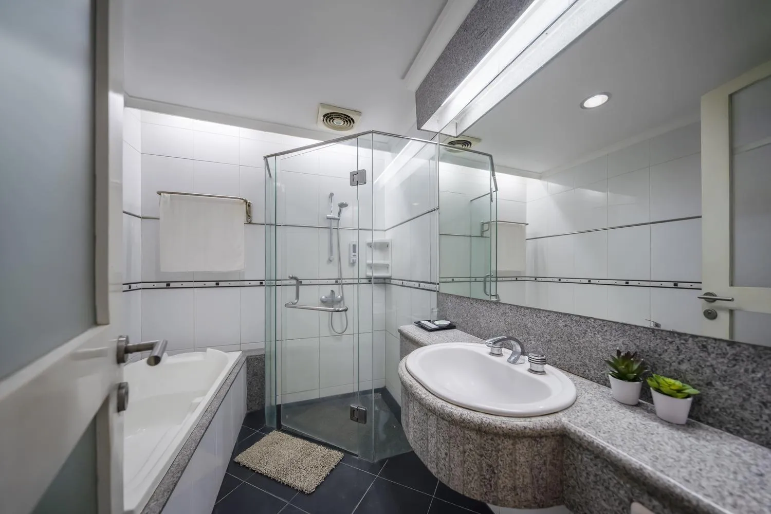 Shower in Cove Ottenville Boutique Hotel