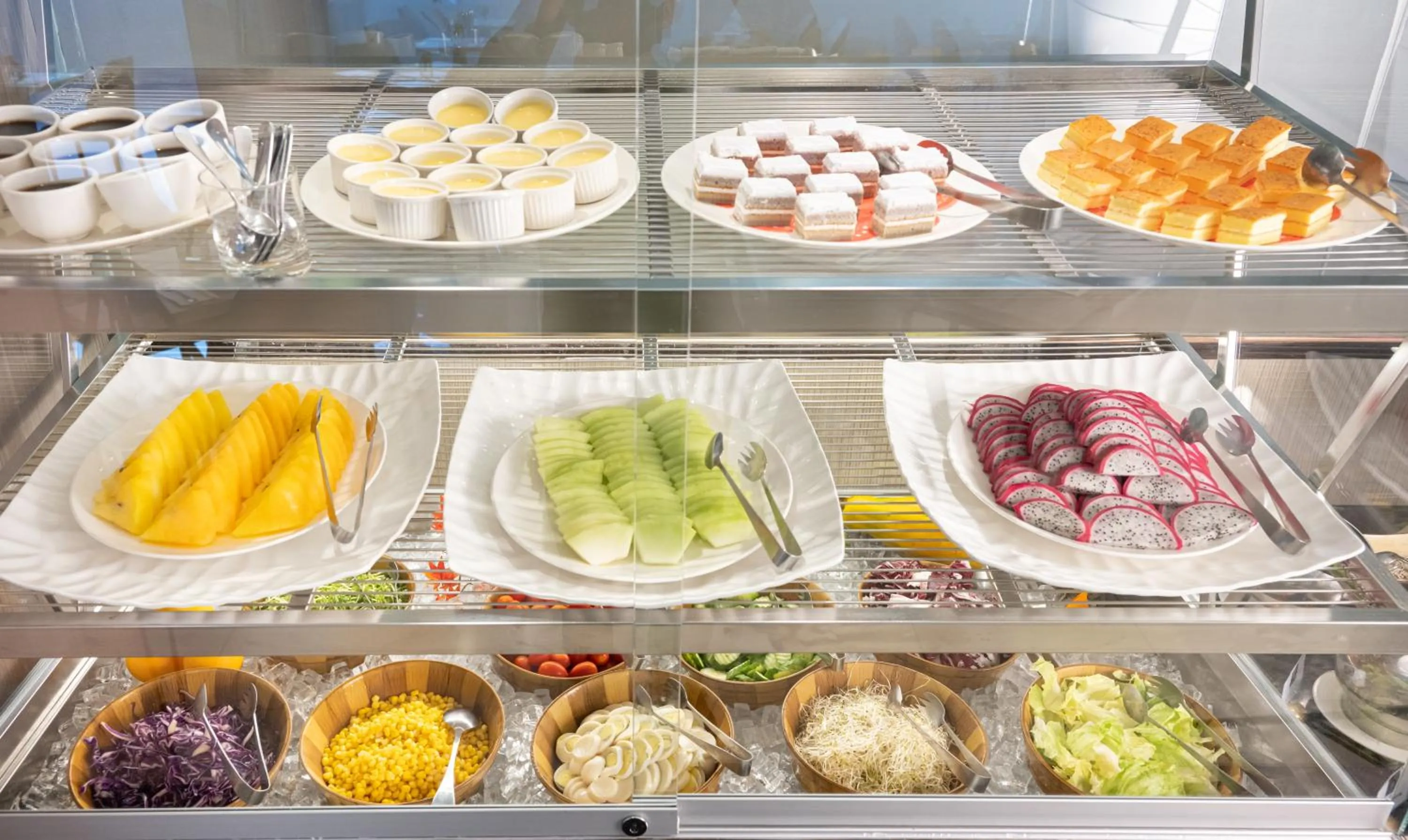 Buffet breakfast in Hotel Bonza