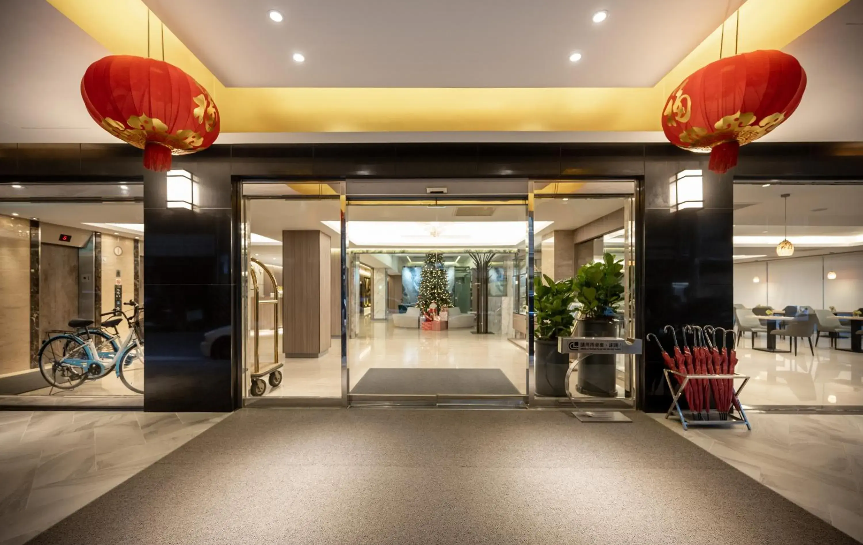 Property building in Hotel Bonza Property building in Hotel Bonza