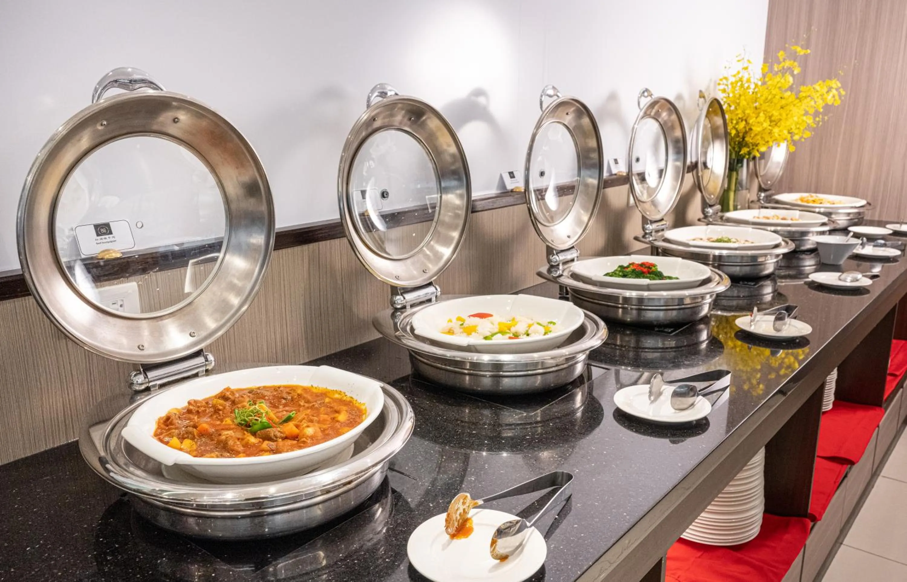 Buffet breakfast in Hotel Bonza