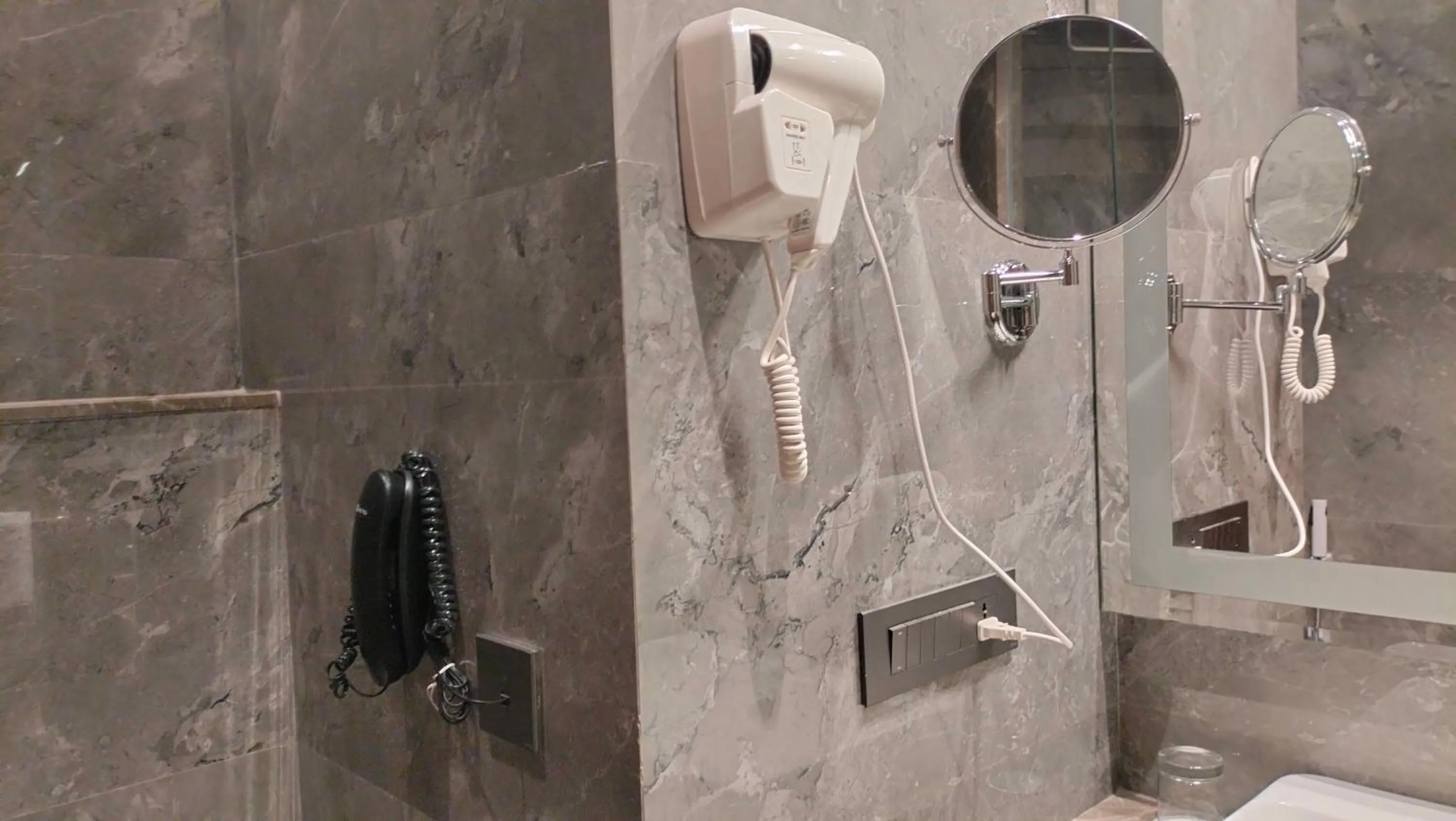 Bathroom in Classic Sapphire Ananta Bundi