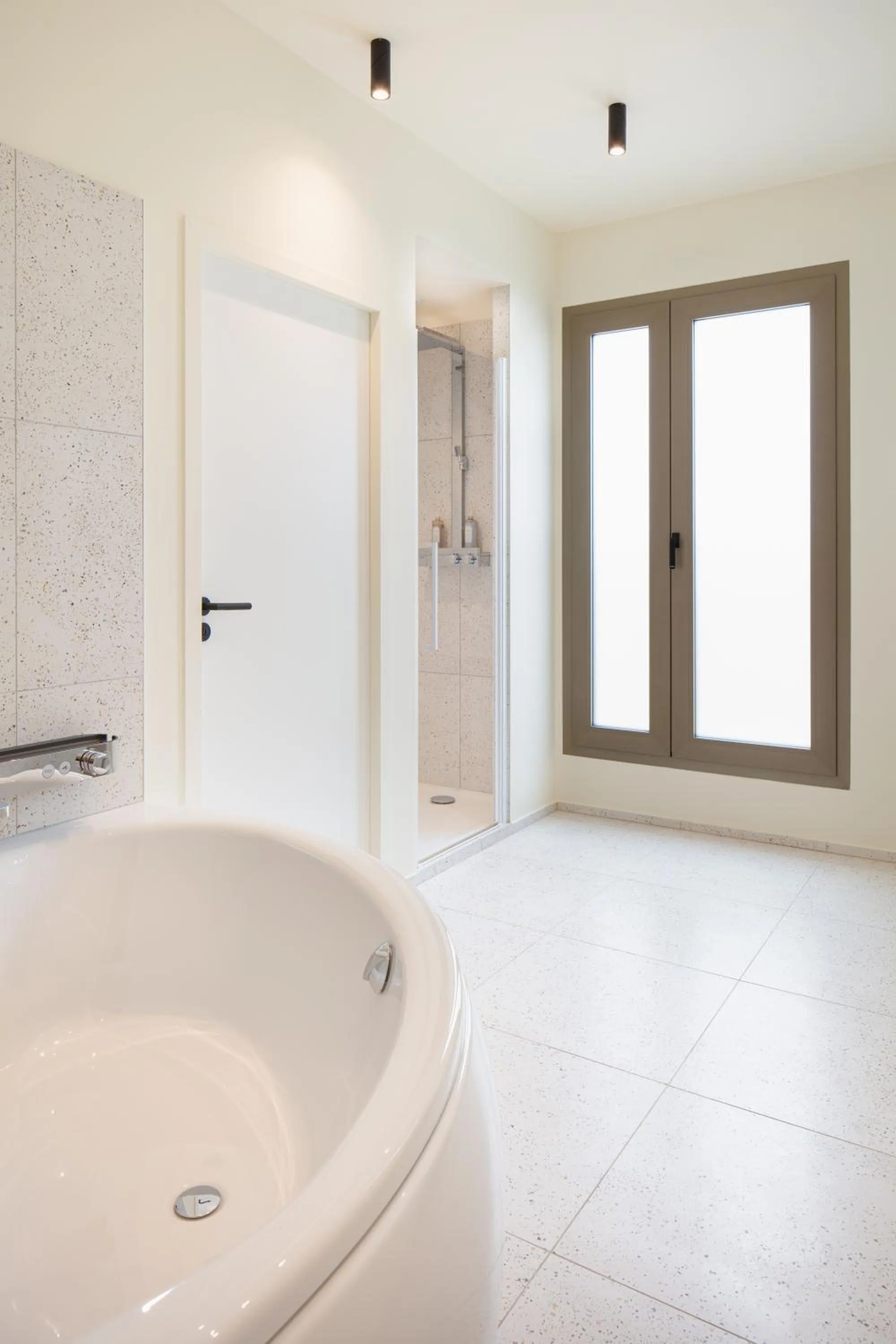 Shower in Hôtel La Suite