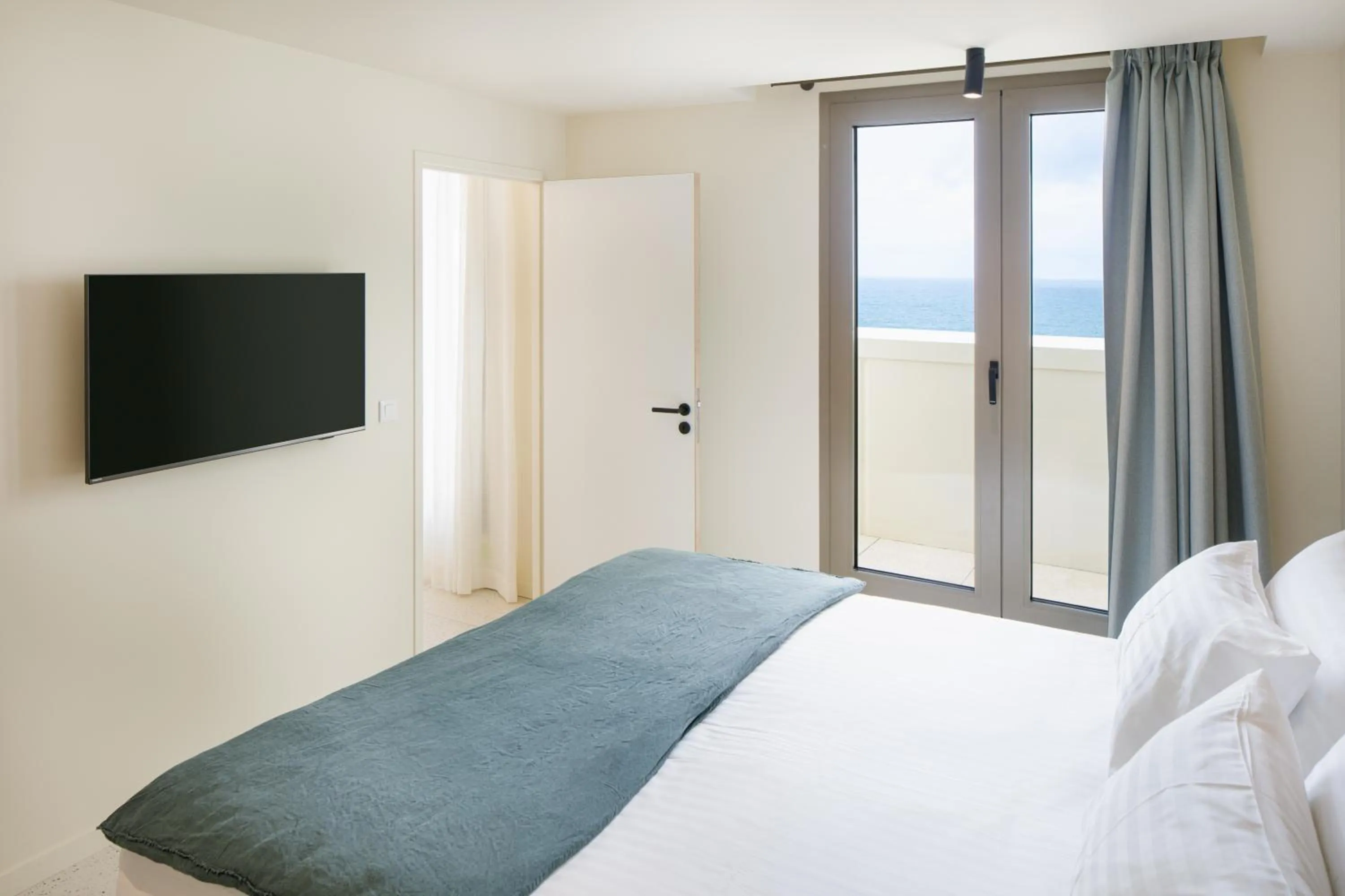 TV and multimedia, Bed in Hôtel La Suite