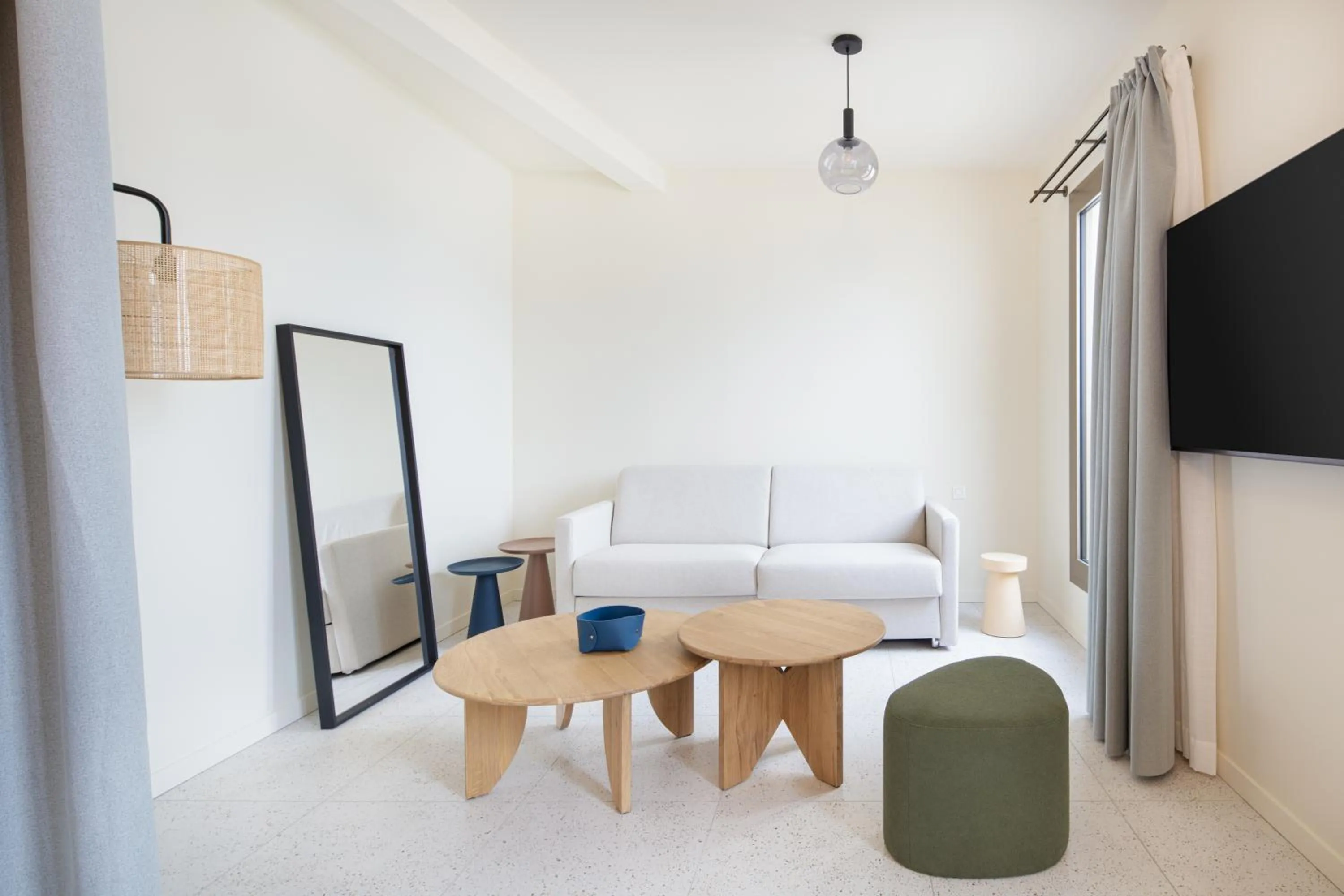 TV and multimedia, Bed in Hôtel La Suite