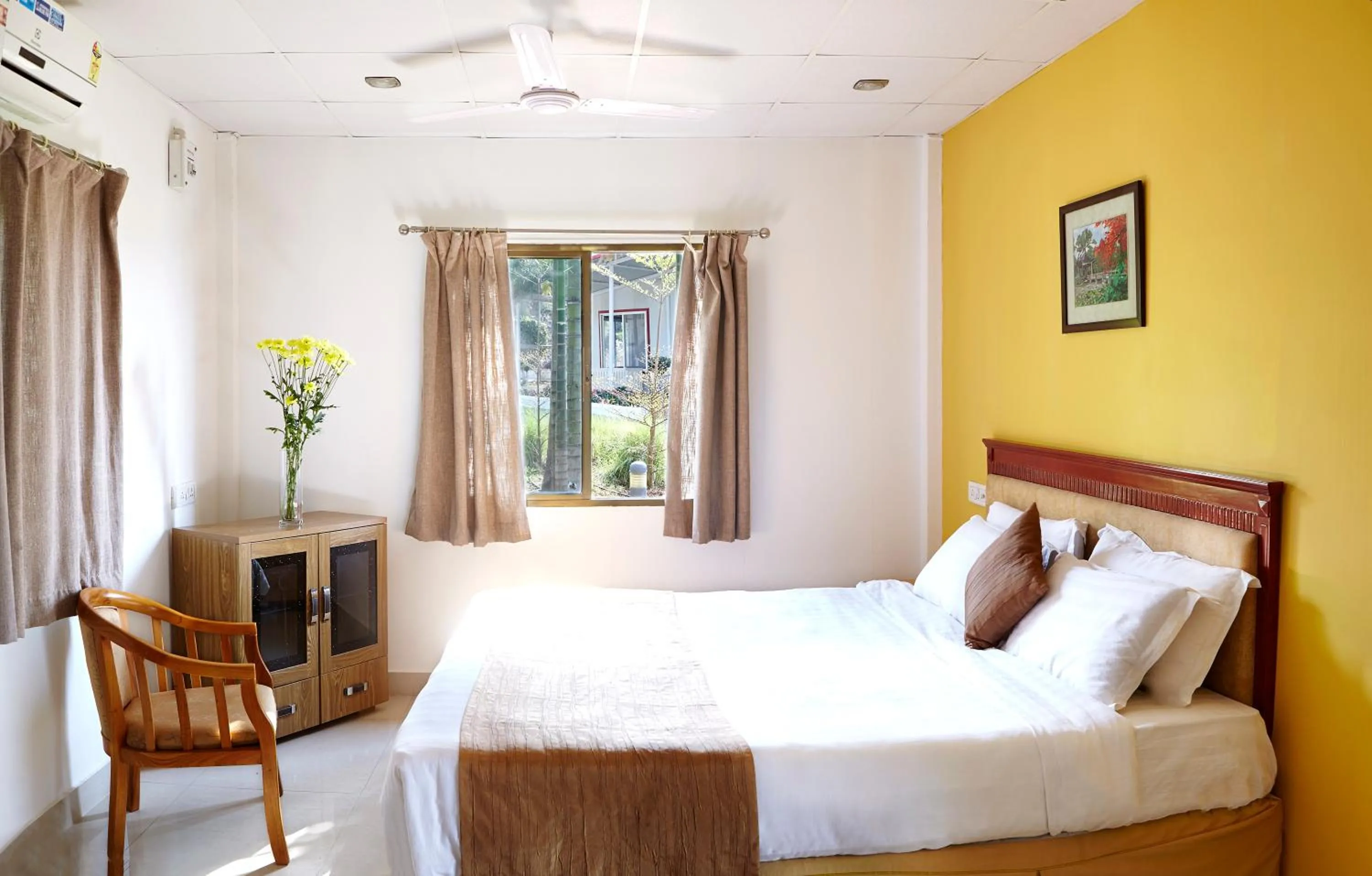 Photo of the whole room, Bed in Savana Lake Resort