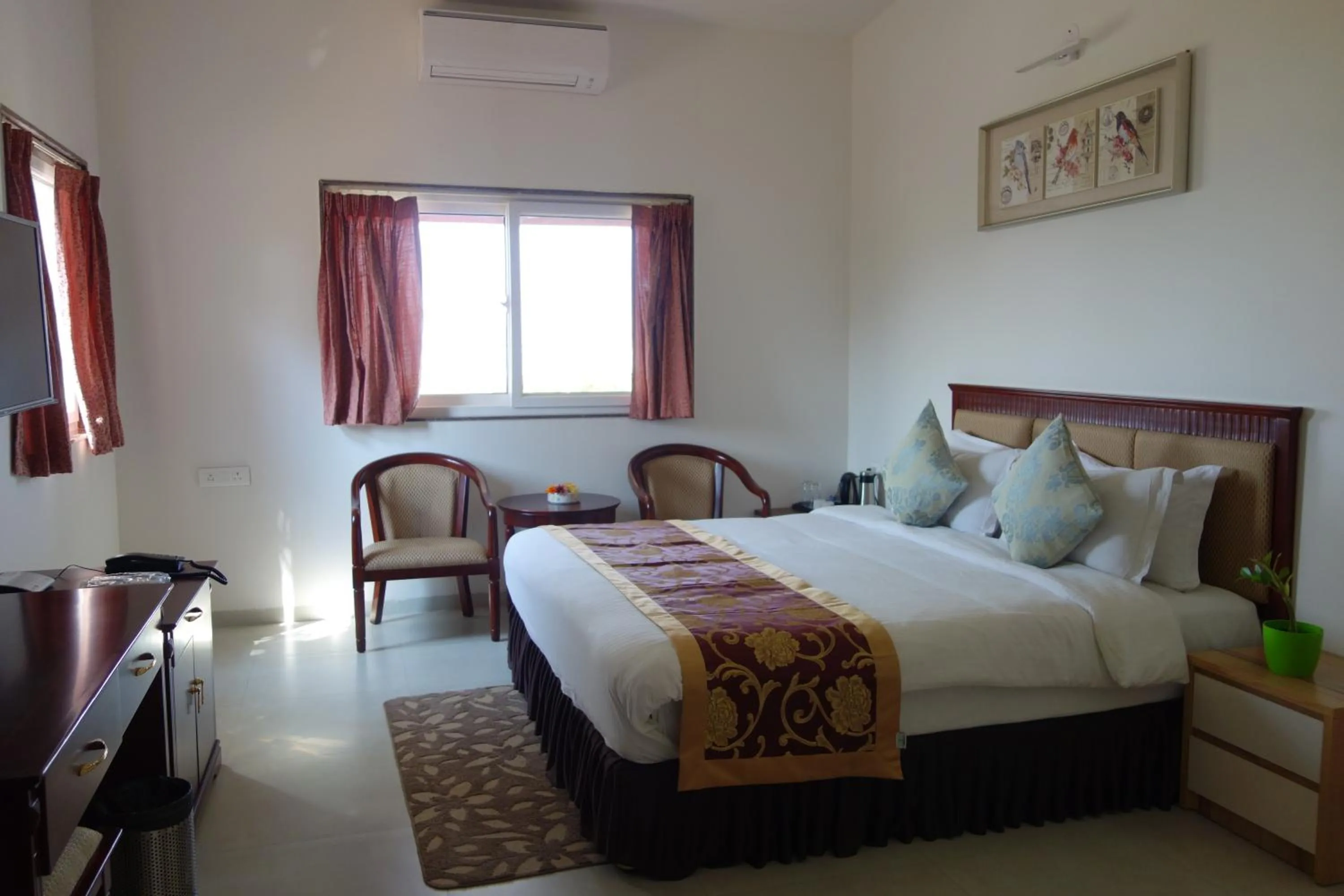 Photo of the whole room, Bed in Savana Lake Resort