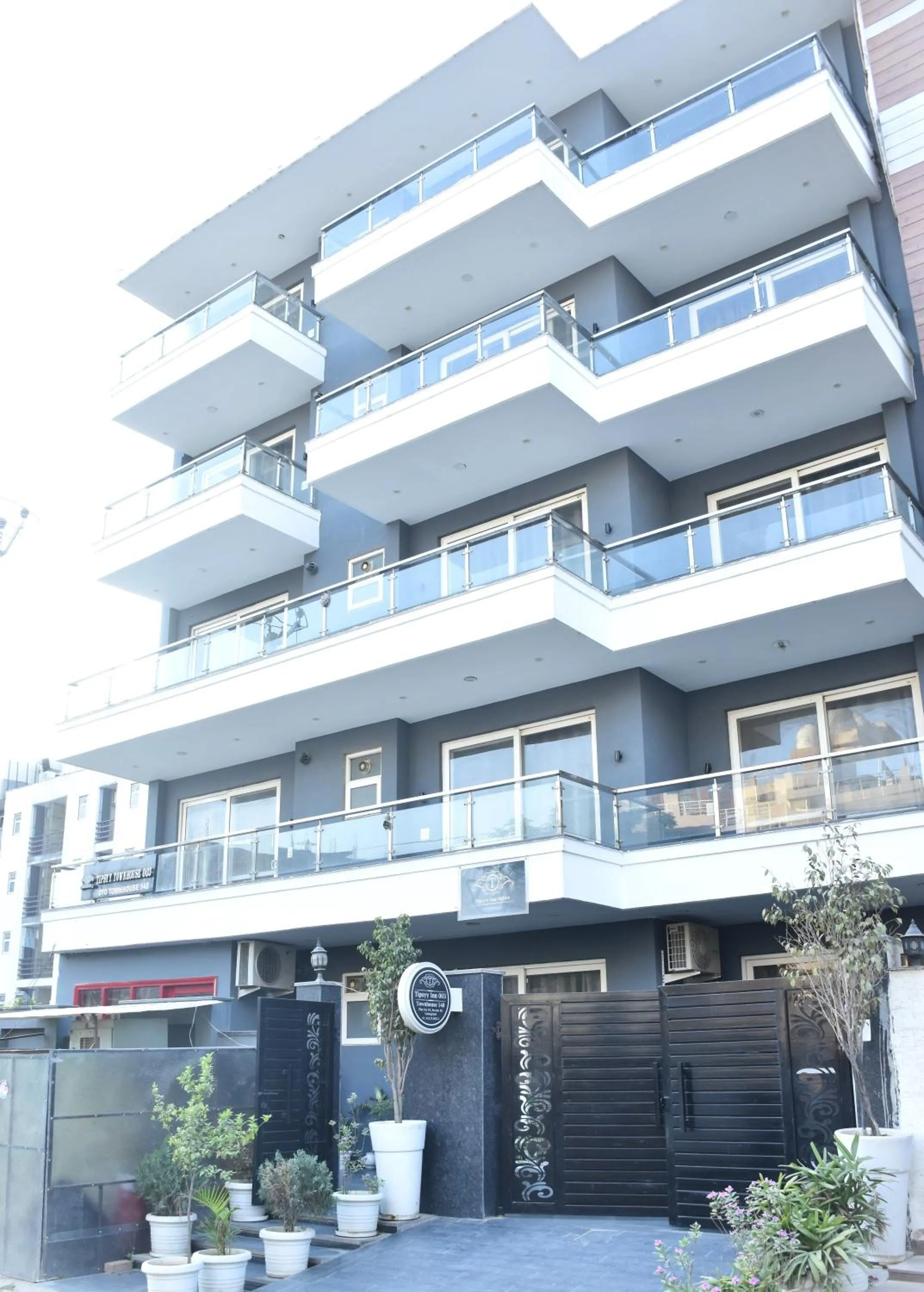 TIPSYY INN 003