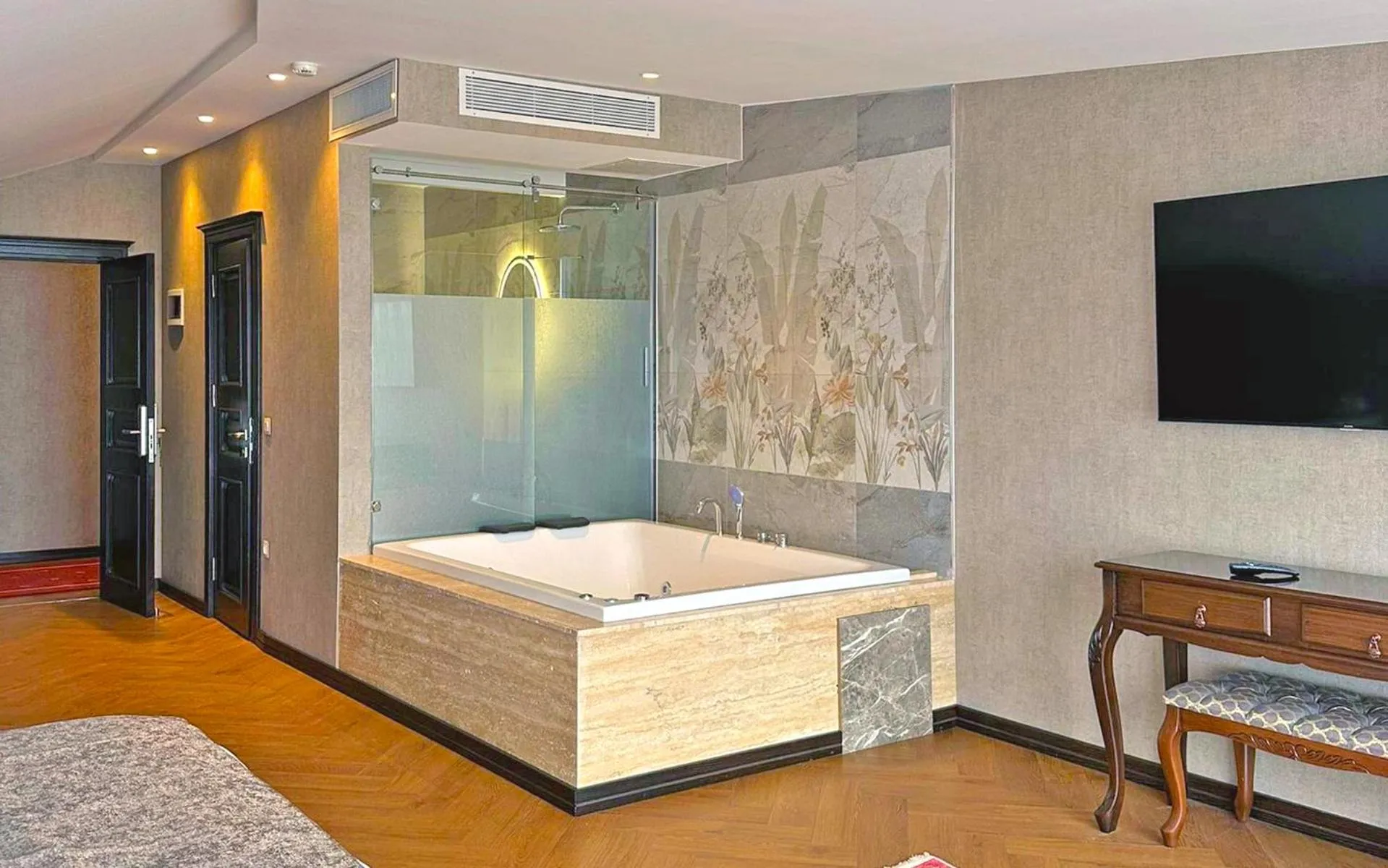 Hot Tub in Ring Stone Hotels Old City - Special Class