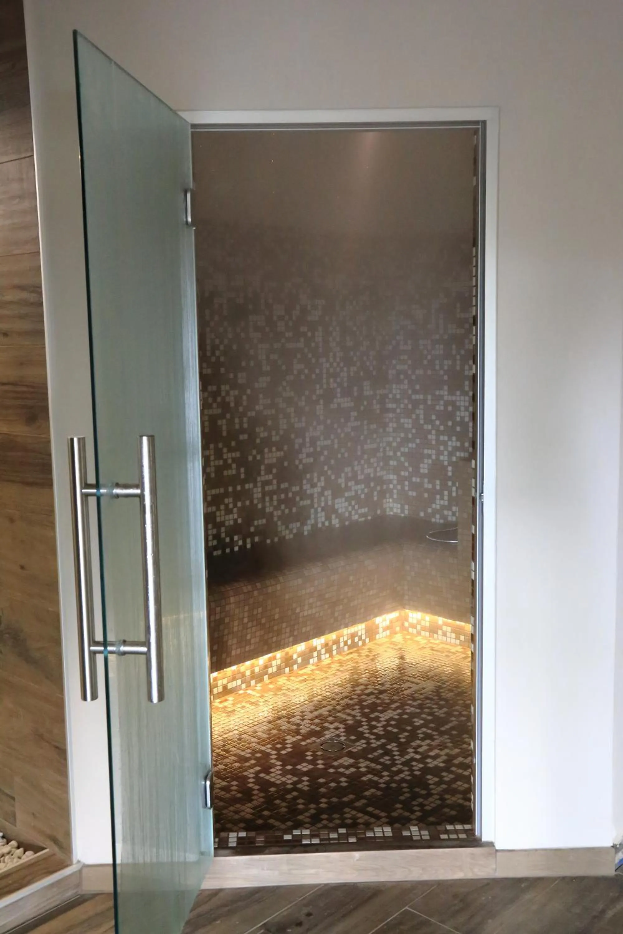 Steam room in Relax Hotel Erica