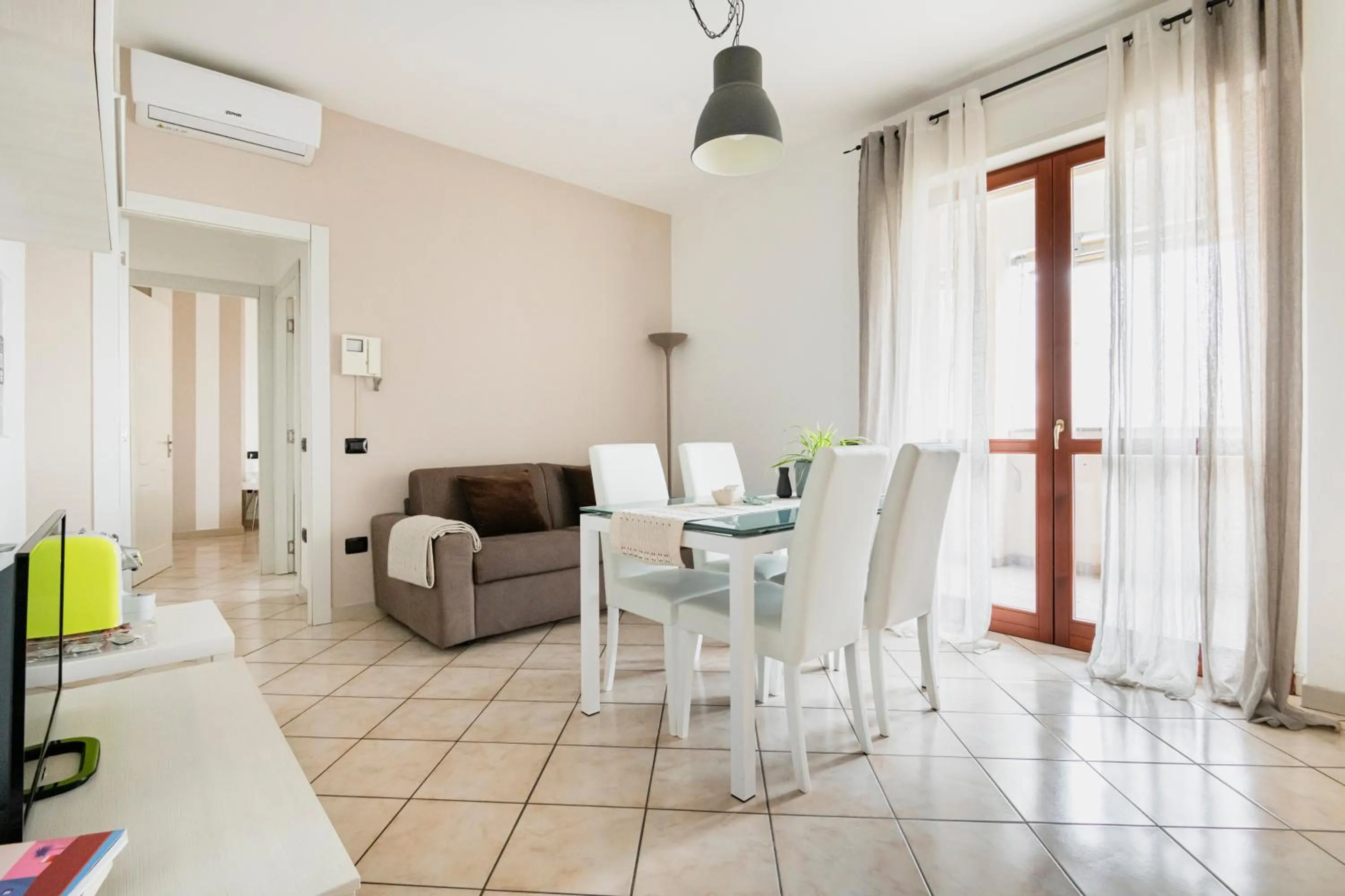 Dining area in HQ Aparthotel Milano Inn - Smart Suites