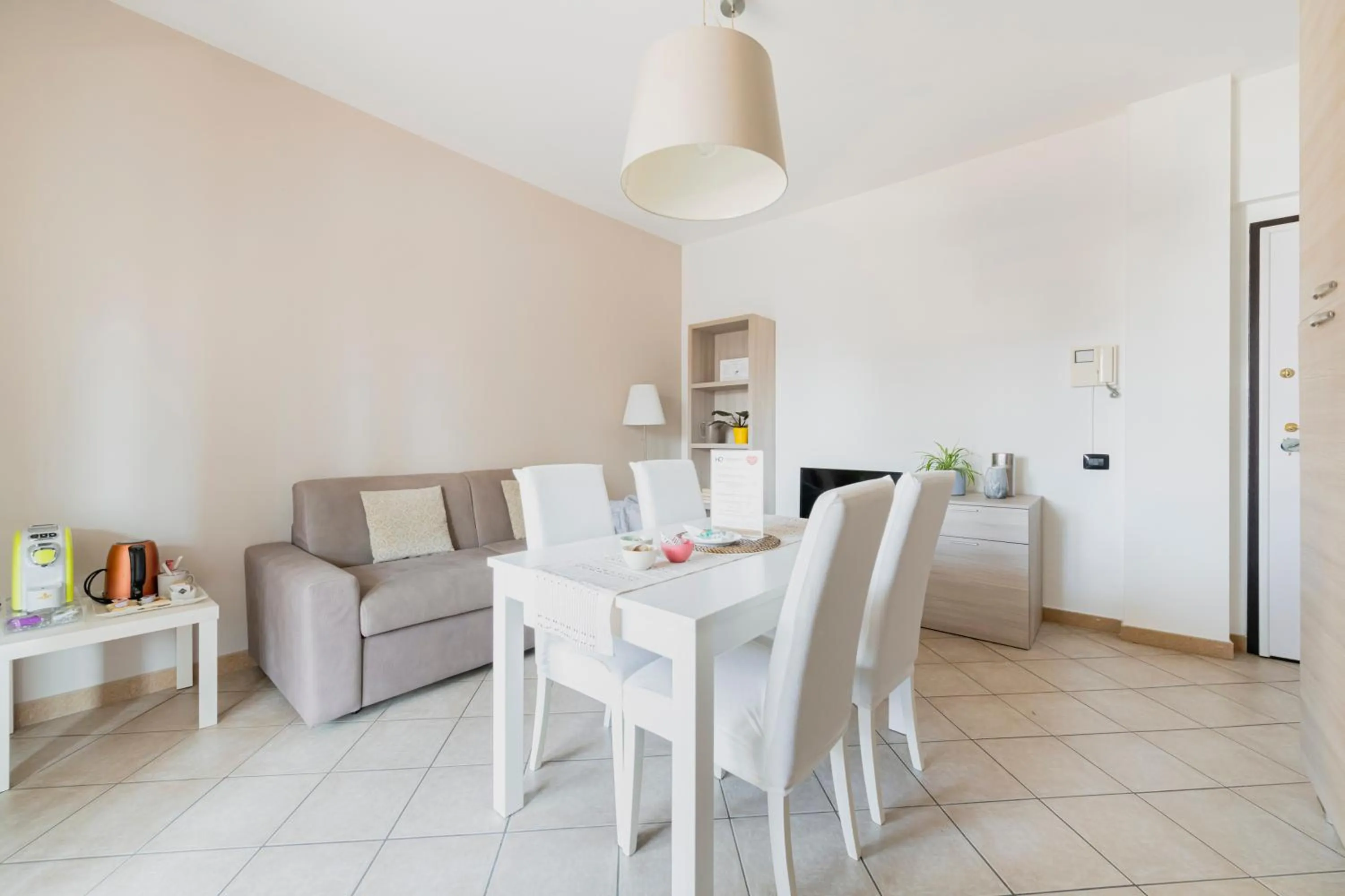 Dining area in HQ Aparthotel Milano Inn - Smart Suites