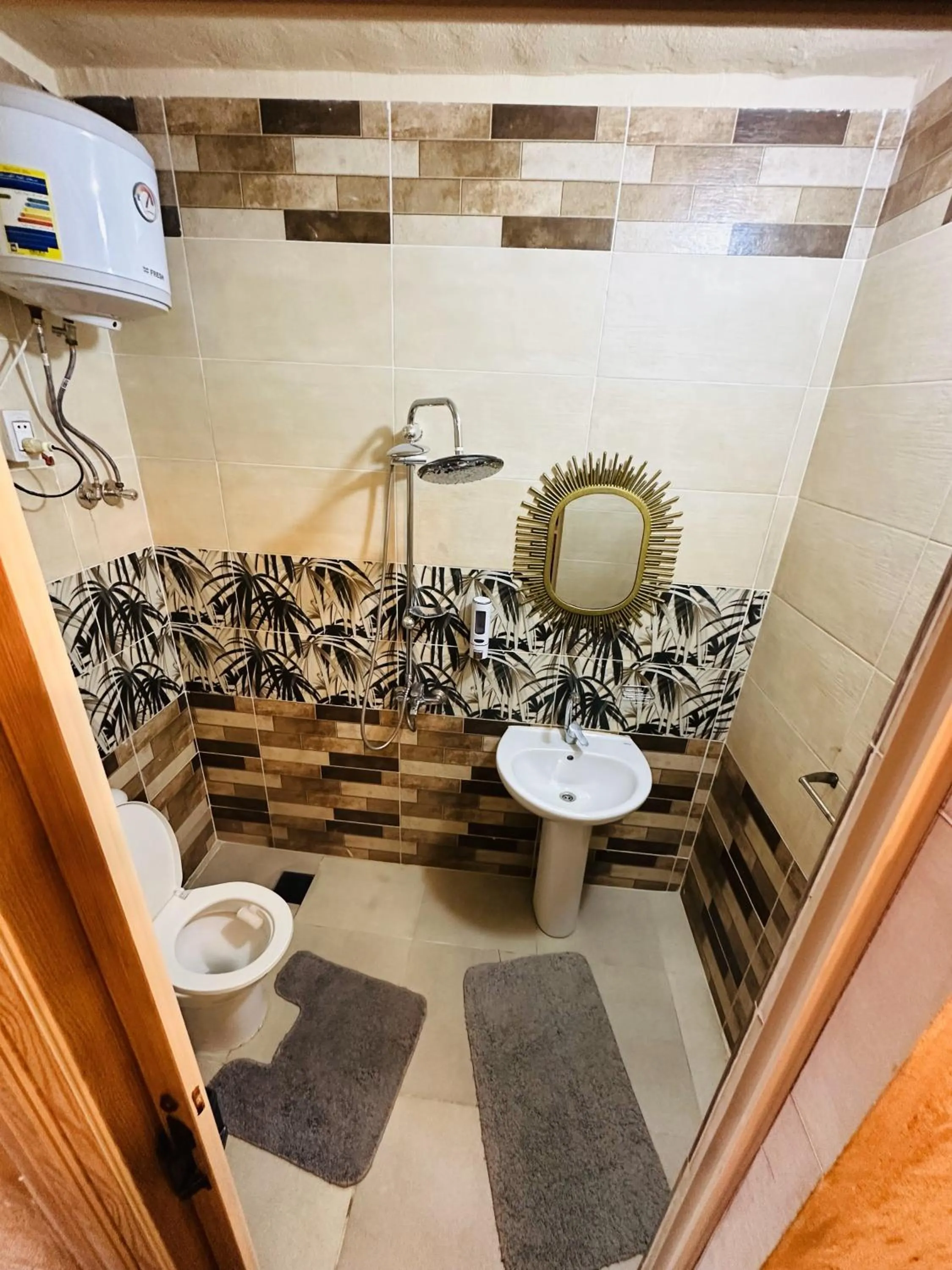 Toilet in Queen of the pyramids hotel