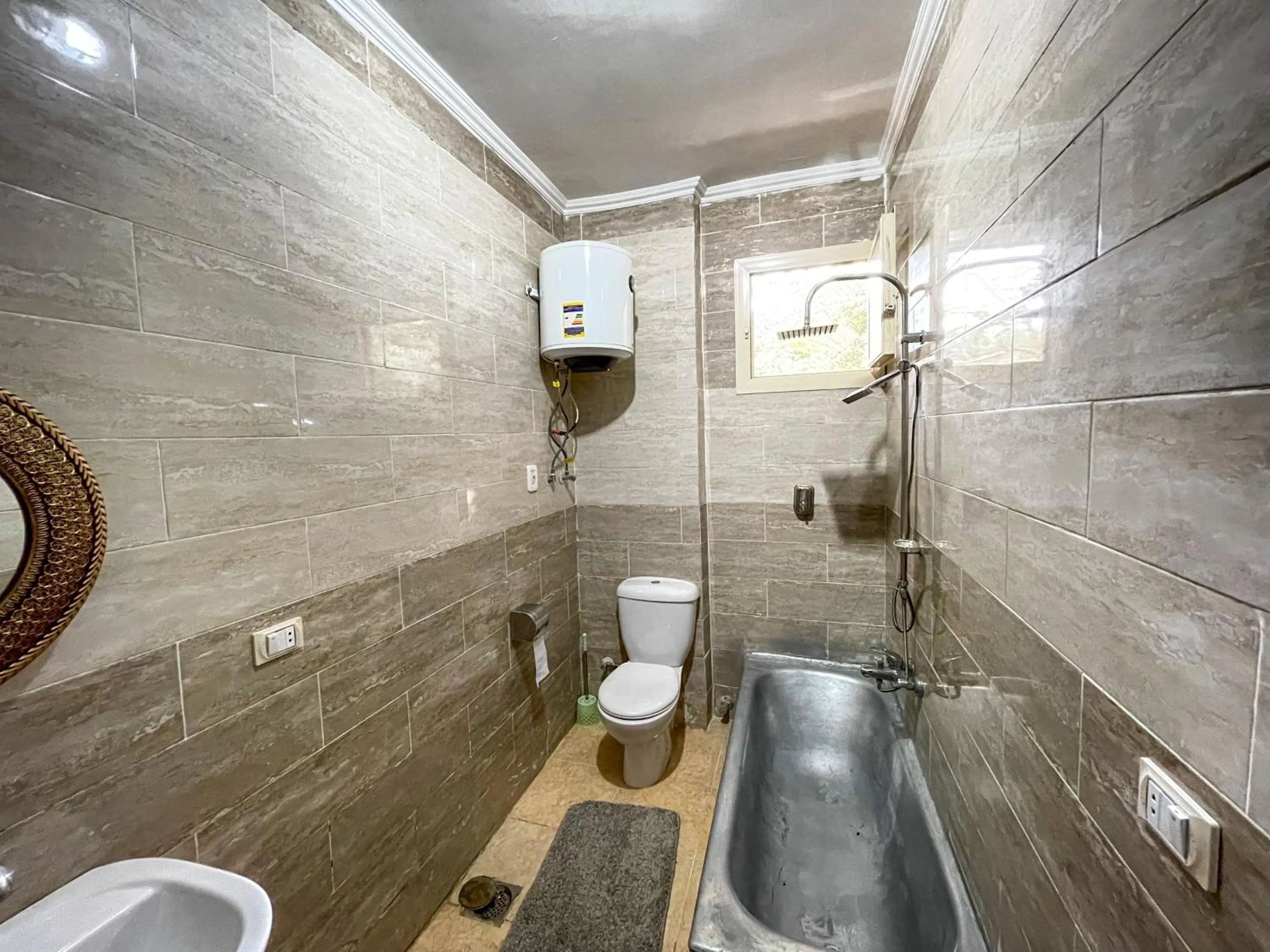 Bathroom in Queen of the pyramids hotel