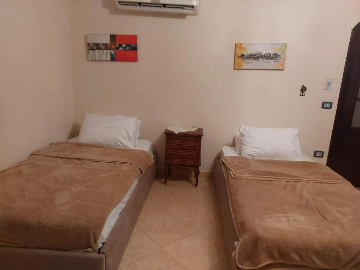 Bedroom, Bed in Queen of the pyramids hotel