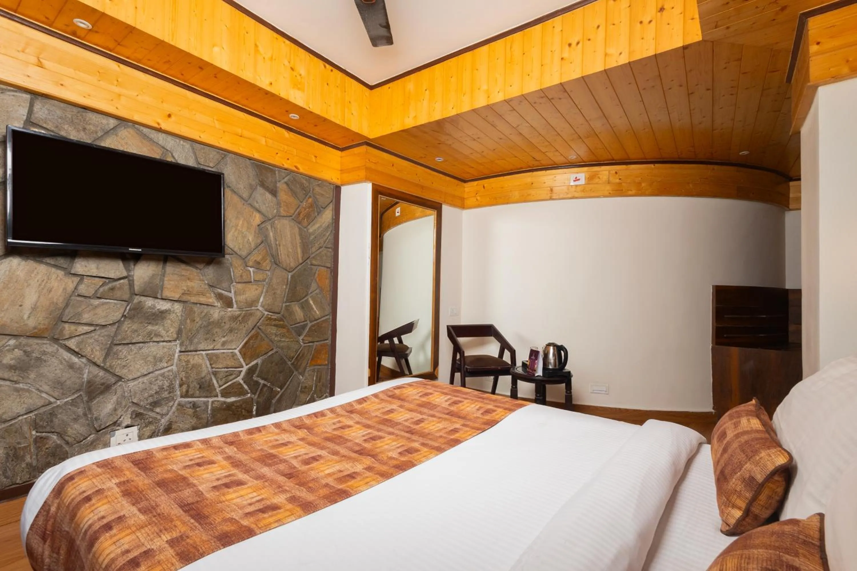 Bedroom, Bed in Sumitel Queens Yard