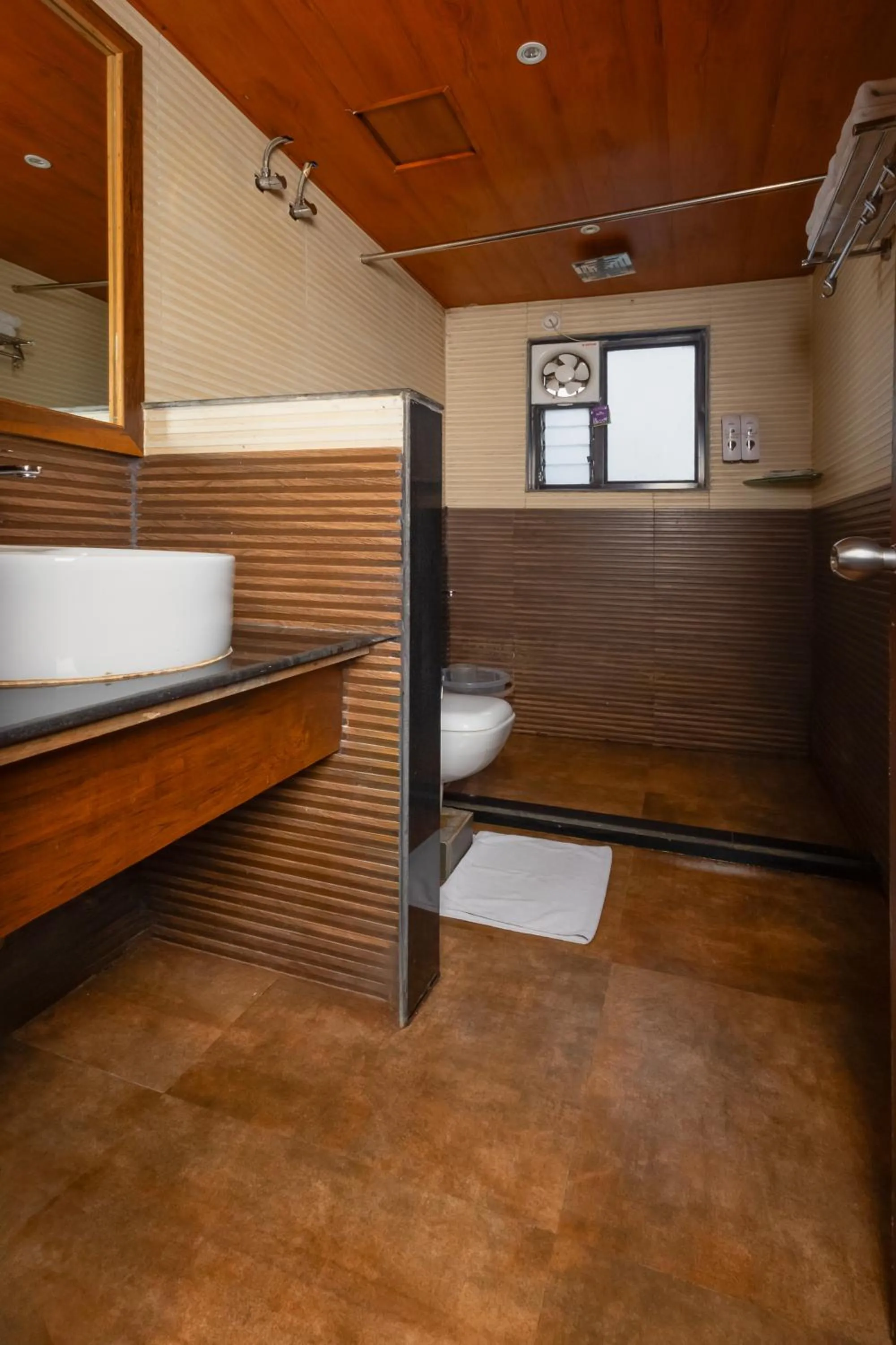 Bathroom, Bed in Sumitel Queens Yard