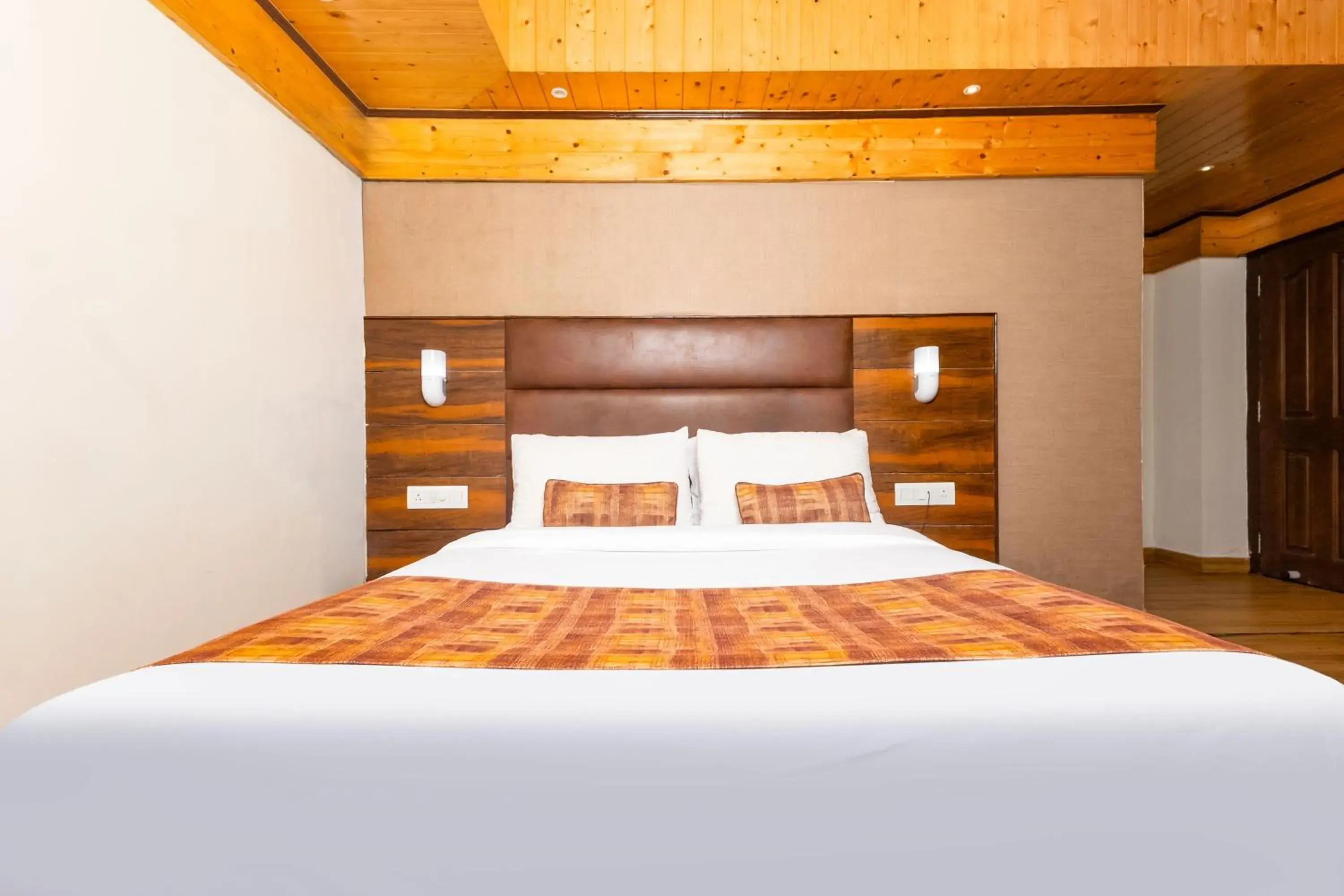 Bedroom, Bed in Sumitel Queens Yard Bedroom, Bed in Sumitel Queens Yard