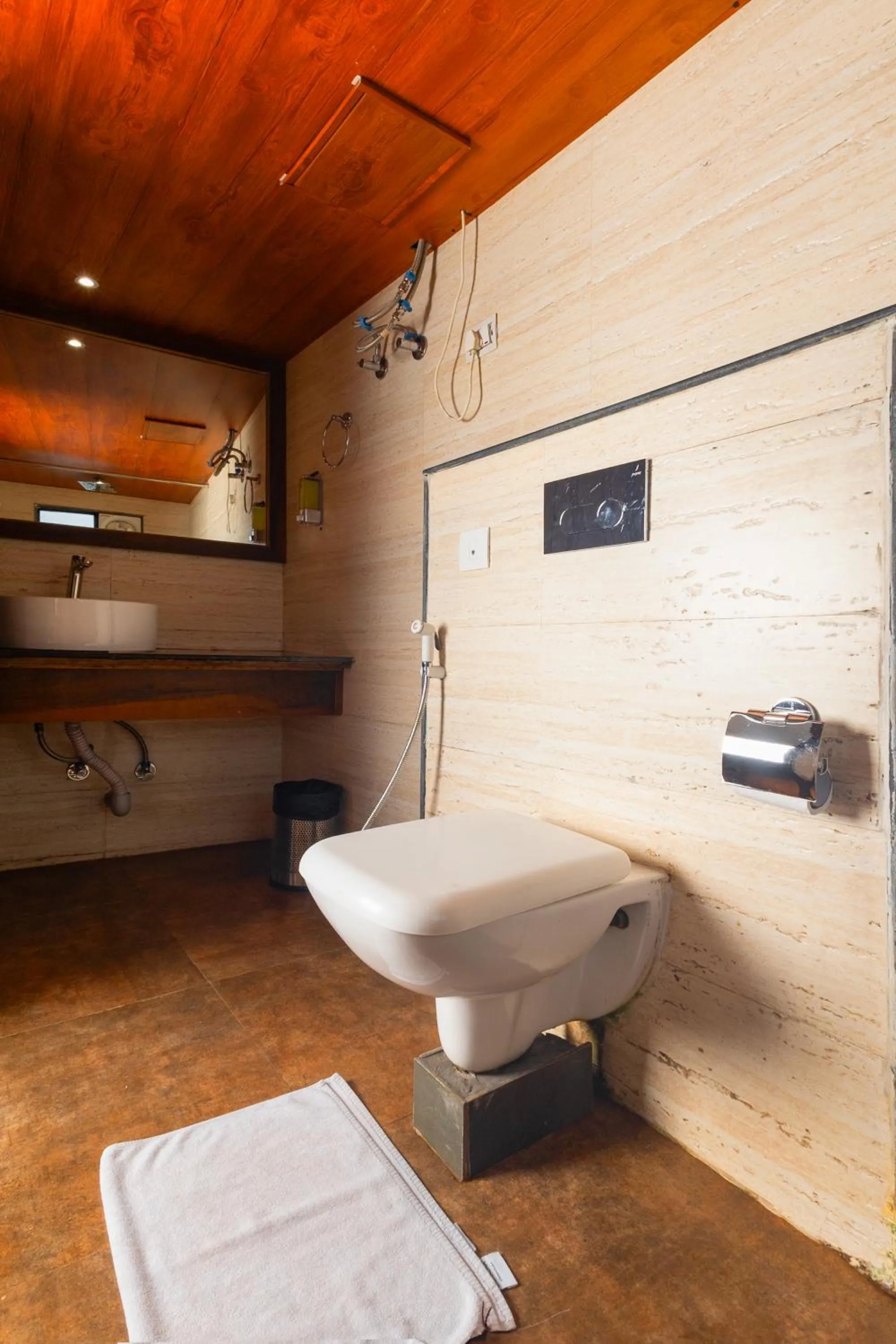 Toilet in Sumitel Queens Yard