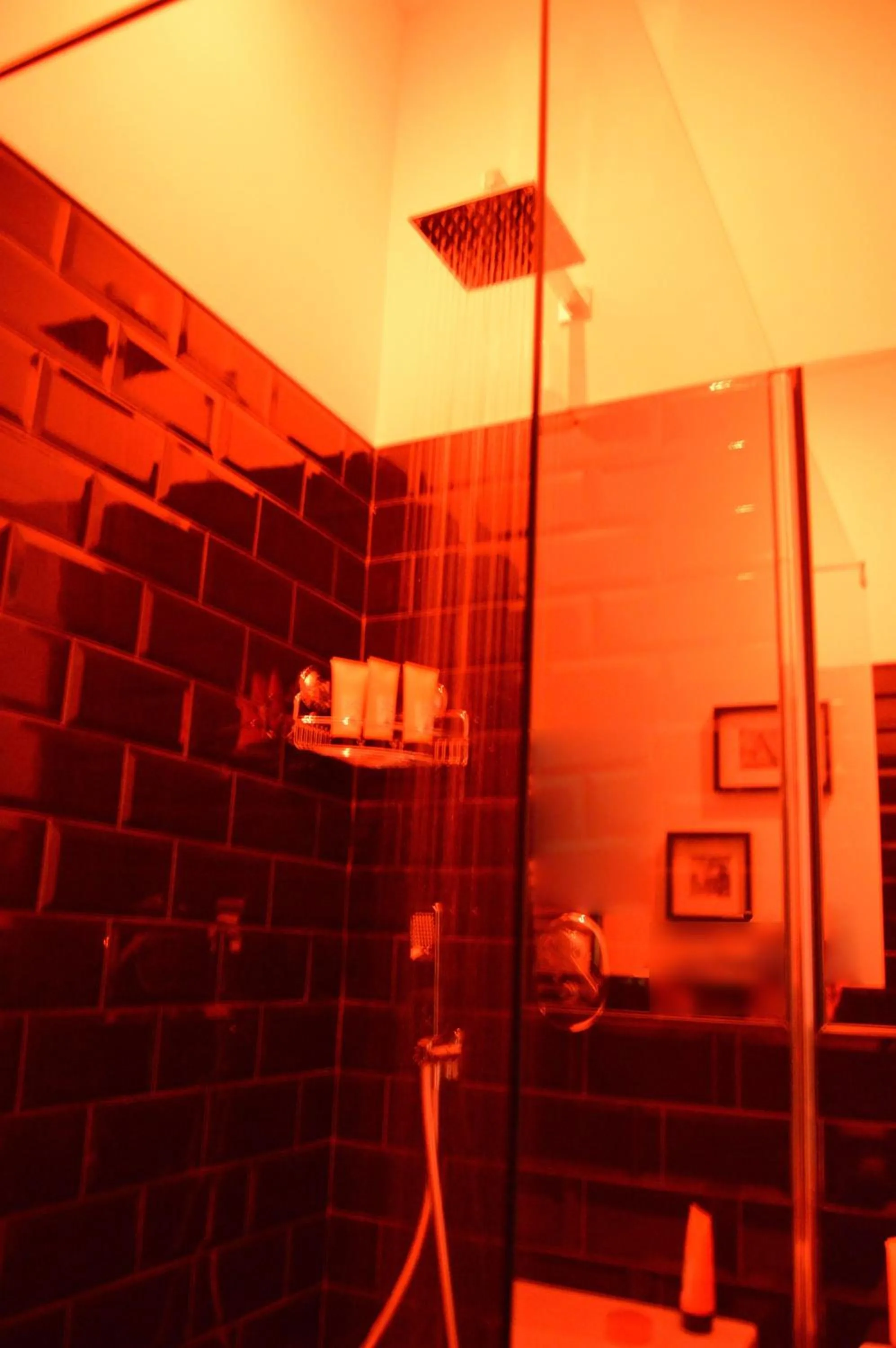 Shower in Leoncino 36 Apartments in Rome