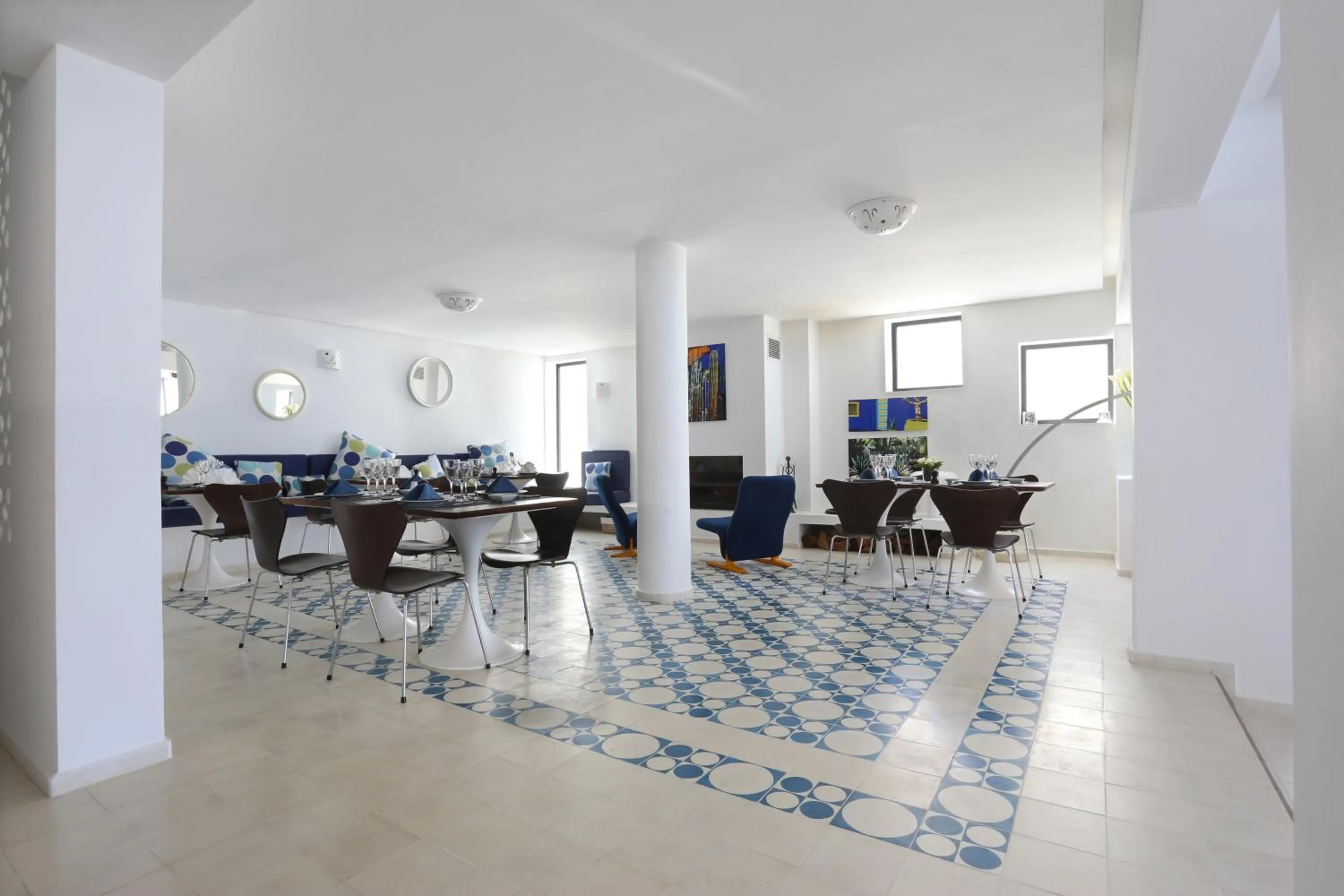 Restaurant/places to eat in Vila Bea