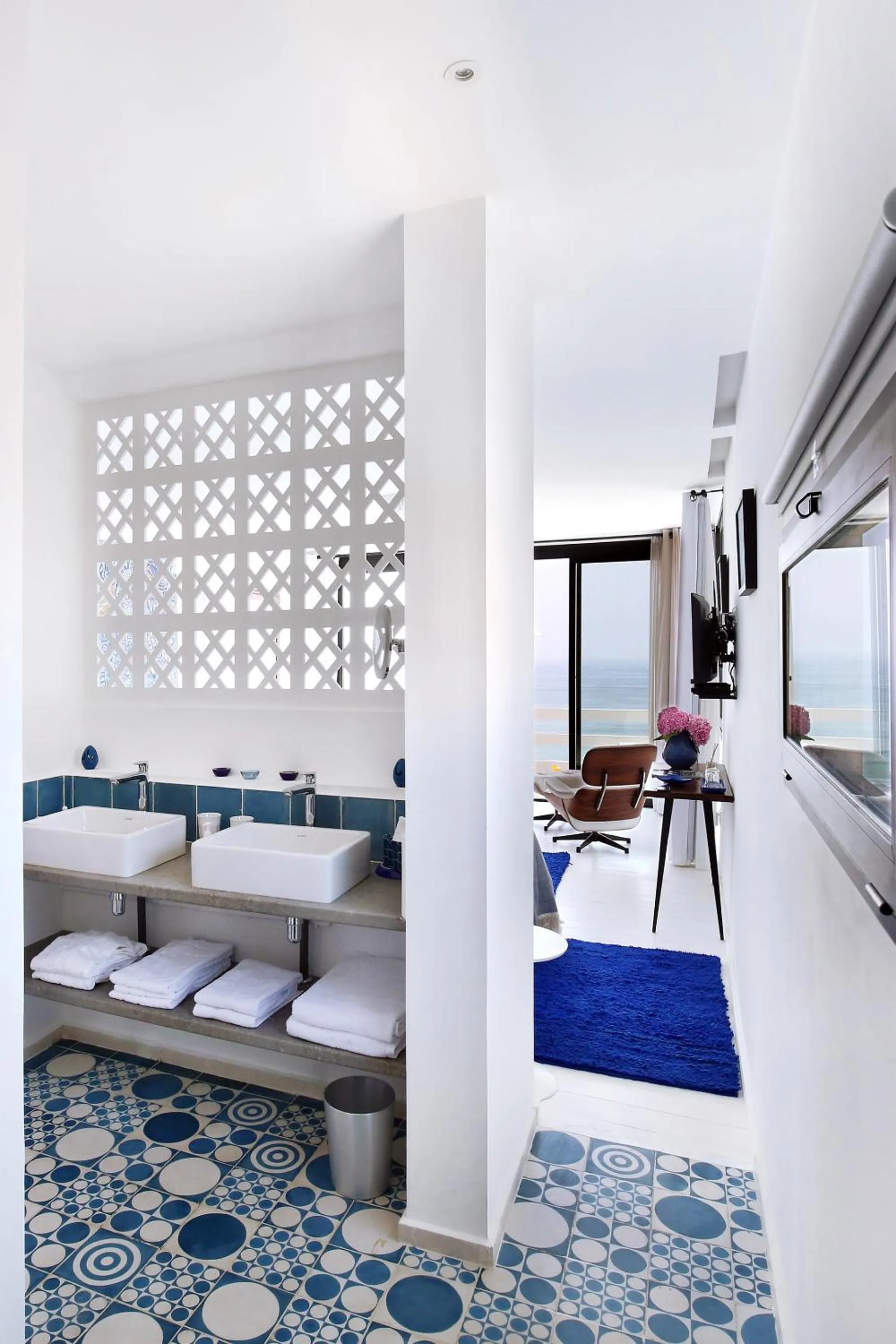 Bathroom, Bed in Vila Bea
